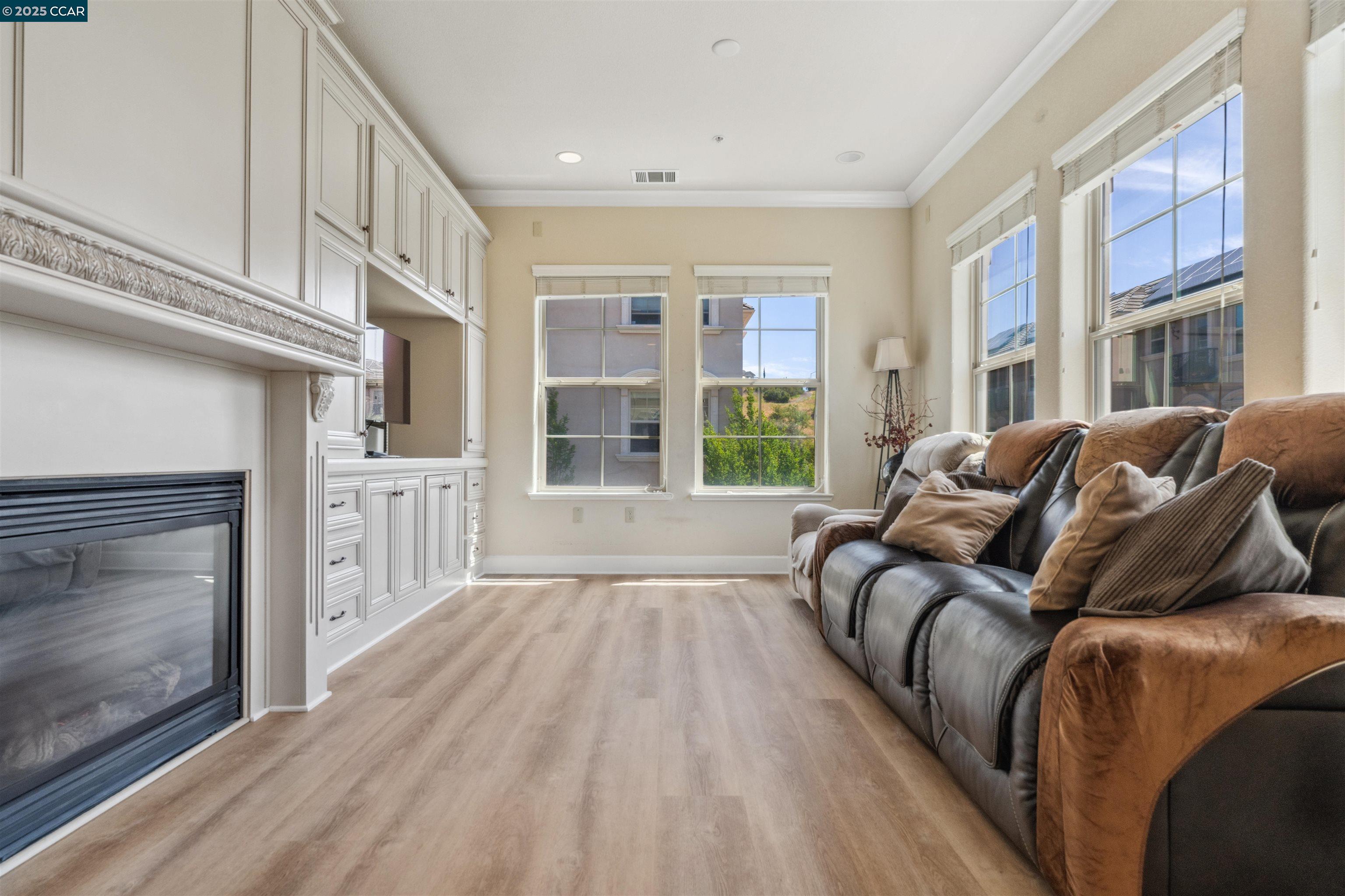 1233 Symphony Way, Vallejo, California 94591, 2 Bedrooms Bedrooms, 5 Rooms Rooms,2 BathroomsBathrooms,Residential,For Sale,1233 Symphony Way,41106580