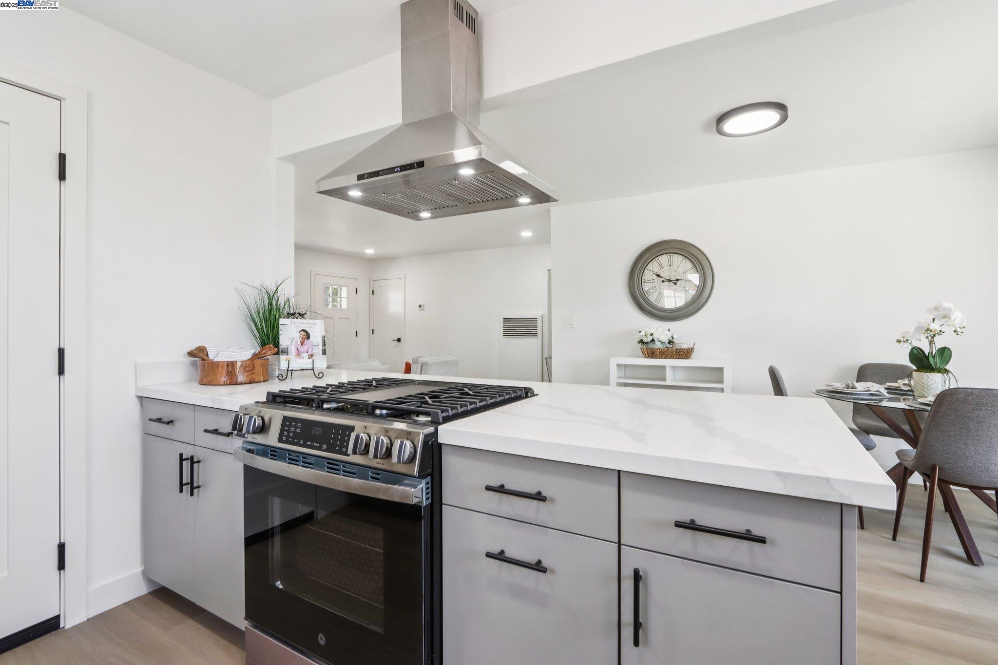 966 Cottonwood Ave, Hayward, California 94541, 3 Bedrooms Bedrooms, 6 Rooms Rooms,1 BathroomBathrooms,Residential,For Sale,966 Cottonwood Ave,41106583