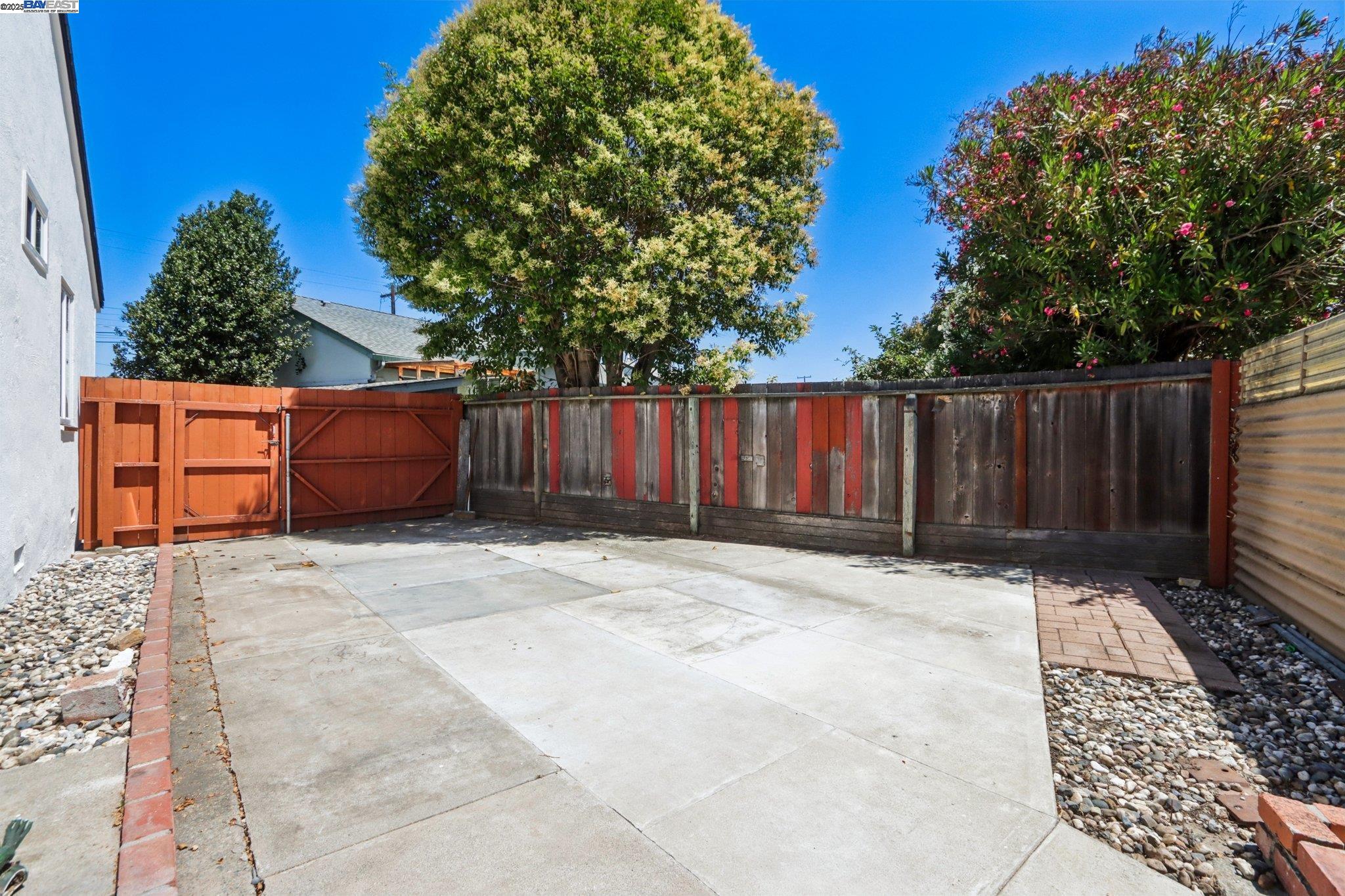 966 Cottonwood Ave, Hayward, California 94541, 3 Bedrooms Bedrooms, 6 Rooms Rooms,1 BathroomBathrooms,Residential,For Sale,966 Cottonwood Ave,41106583
