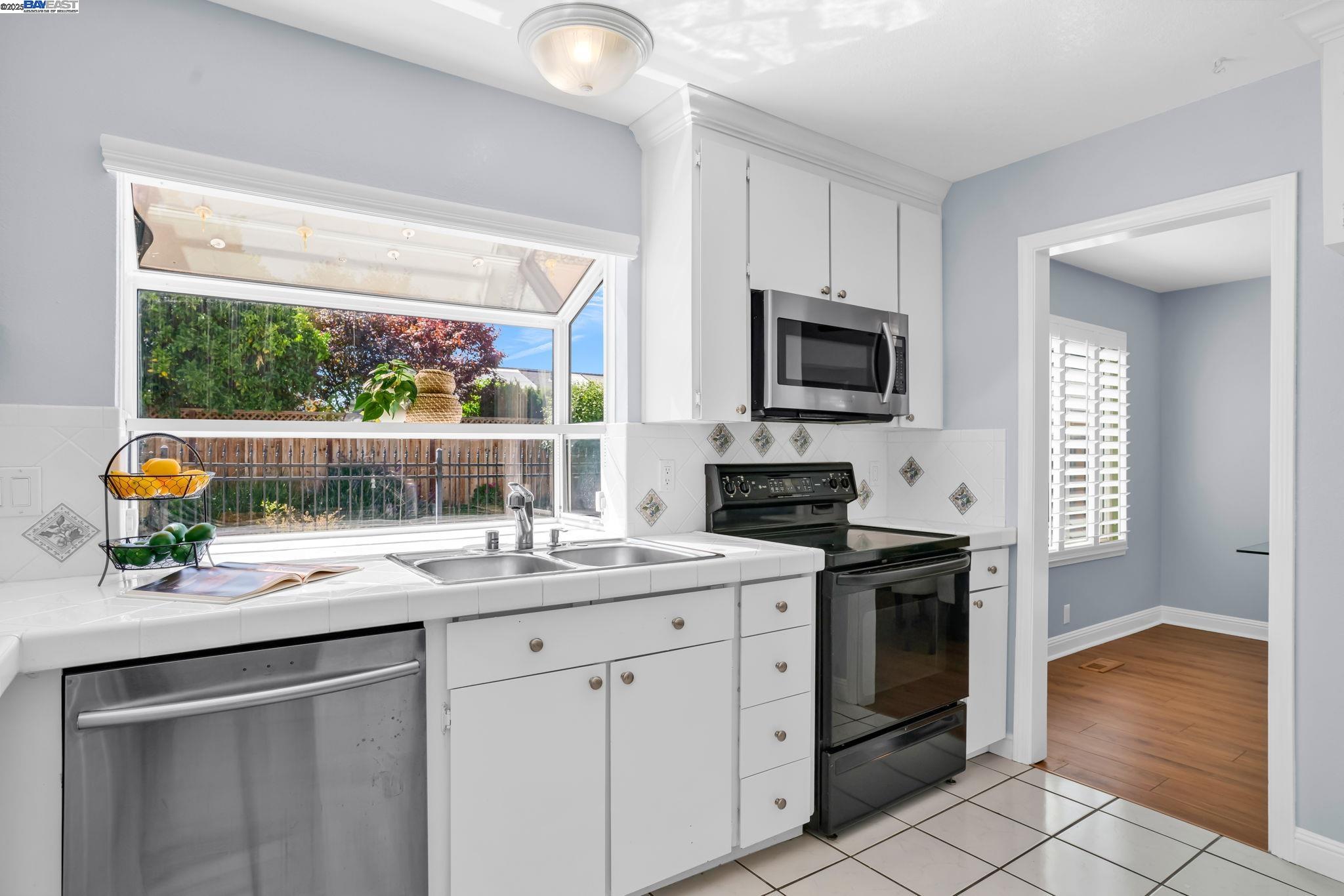 3526 Surry Pl, Fremont, California 94536, 4 Bedrooms Bedrooms, 9 Rooms Rooms,2 BathroomsBathrooms,Residential,For Sale,3526 Surry Pl,41106586