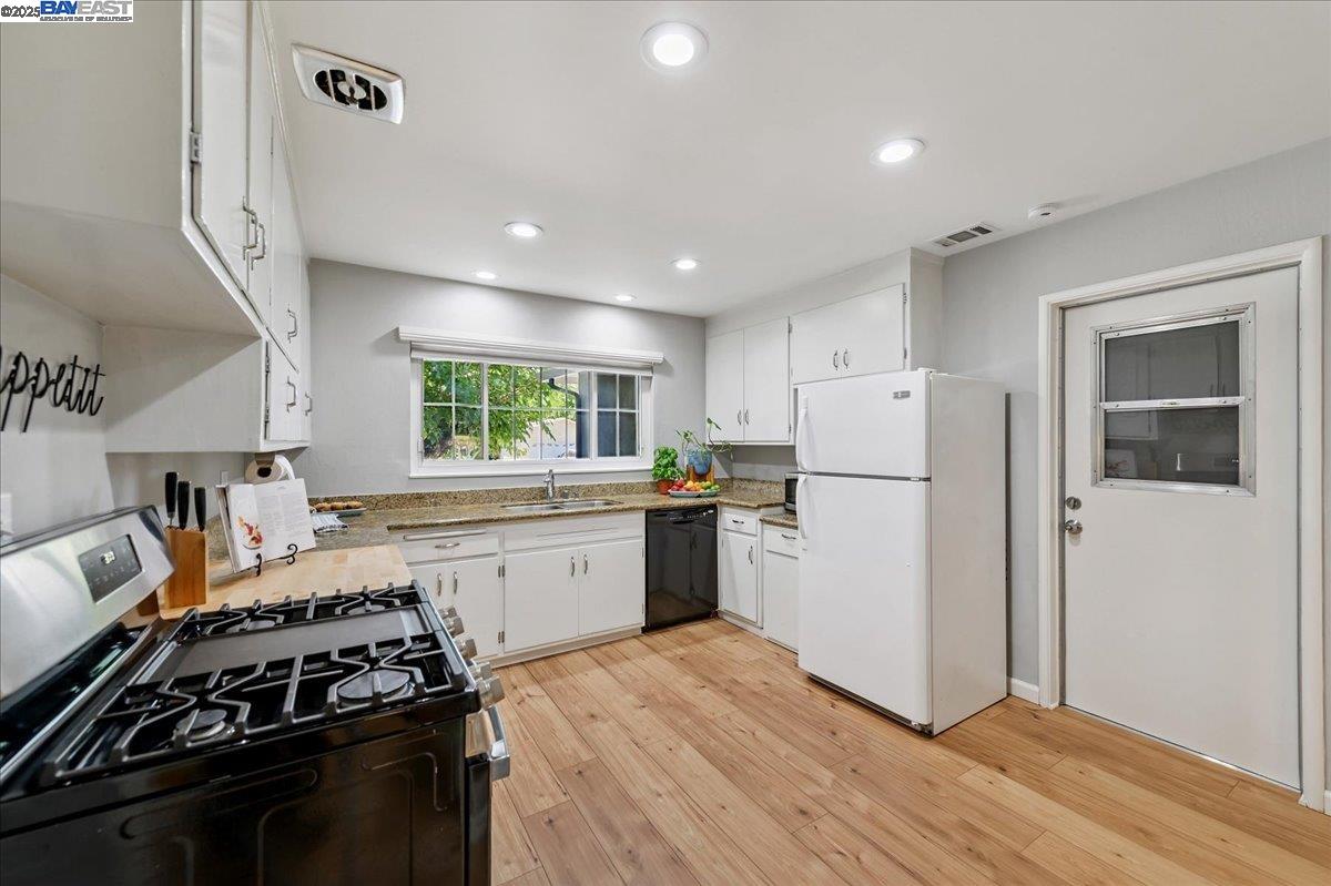 168 Albatross Ave, Livermore, California 94551, 3 Bedrooms Bedrooms, 5 Rooms Rooms,2 BathroomsBathrooms,Residential,For Sale,168 Albatross Ave,41106587