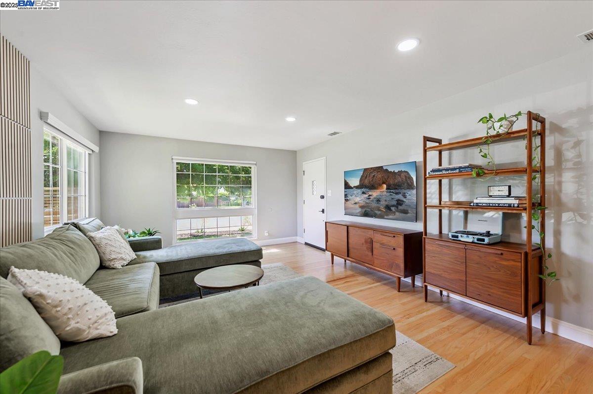 168 Albatross Ave, Livermore, California 94551, 3 Bedrooms Bedrooms, 5 Rooms Rooms,2 BathroomsBathrooms,Residential,For Sale,168 Albatross Ave,41106587