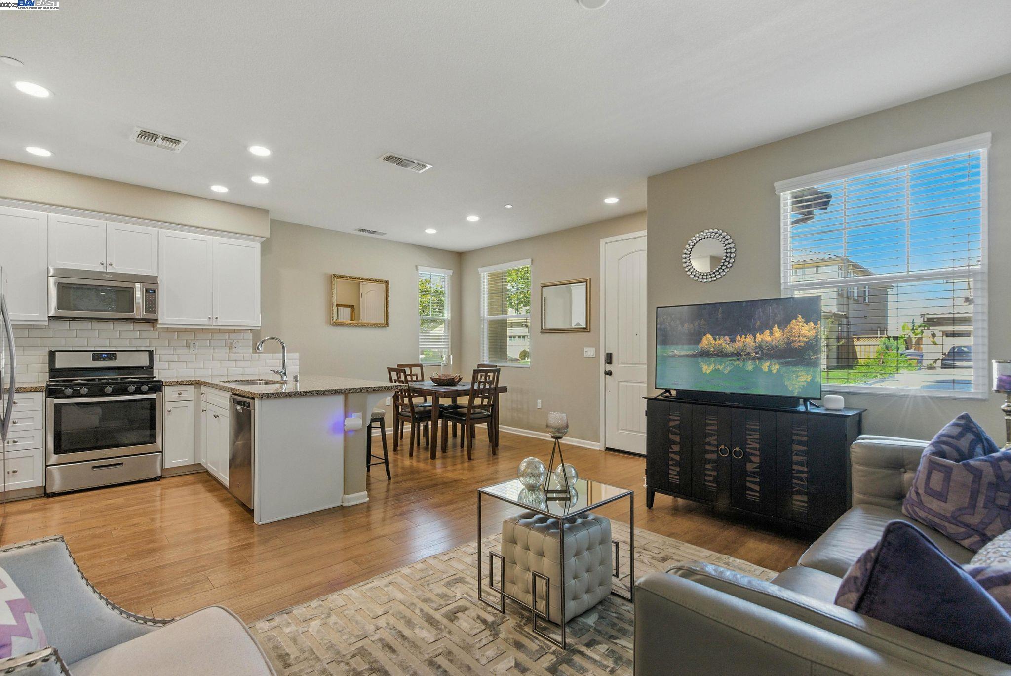 841 Fan Palm Ln, Brentwood, California 94513, 3 Bedrooms Bedrooms, 7 Rooms Rooms,2 BathroomsBathrooms,Residential,For Sale,841 Fan Palm Ln,41106589