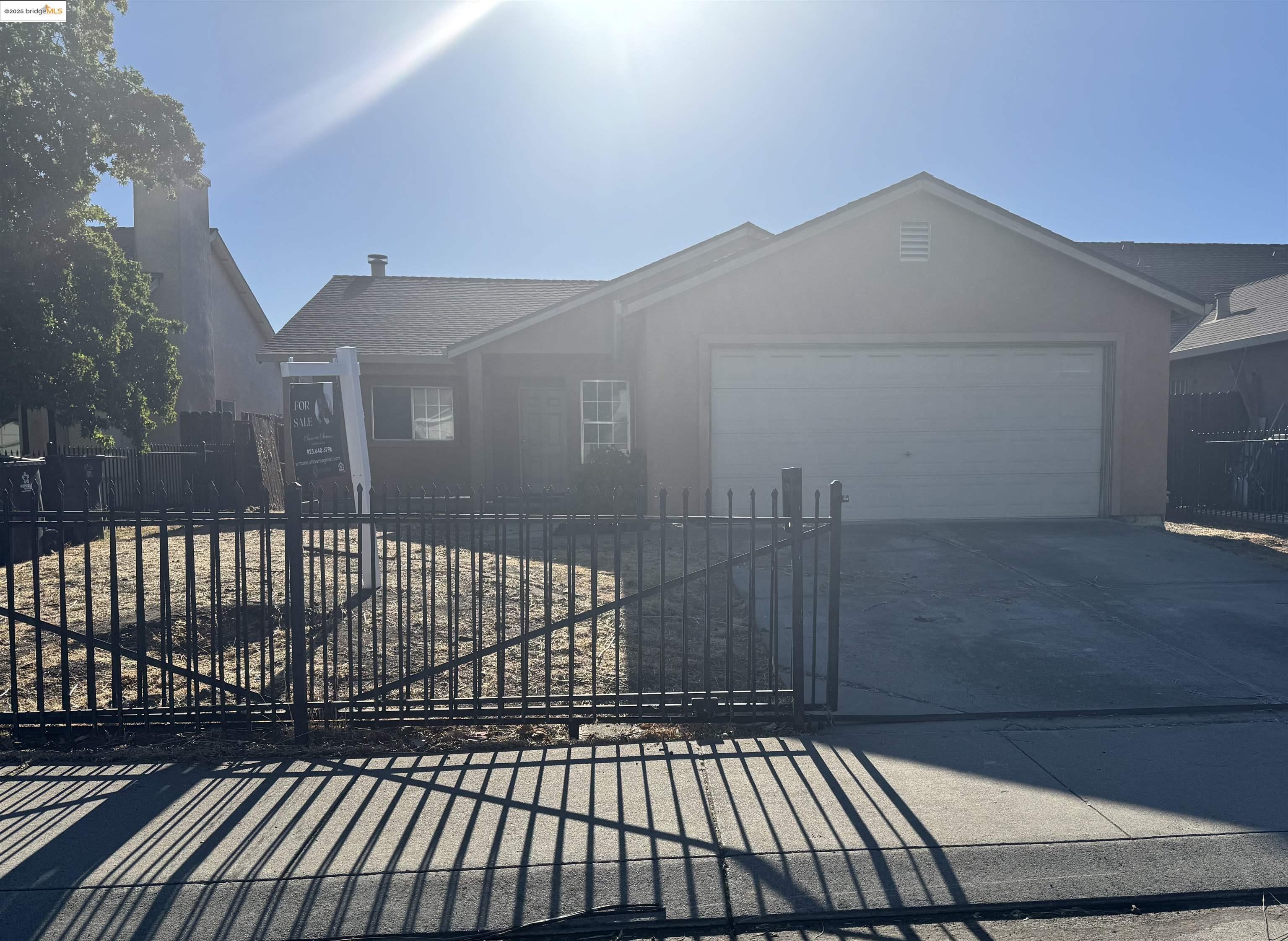 Detail Gallery Image 1 of 1 For 2050 Grey Stone Dr, Stockton,  CA 95206 - 3 Beds | 2 Baths