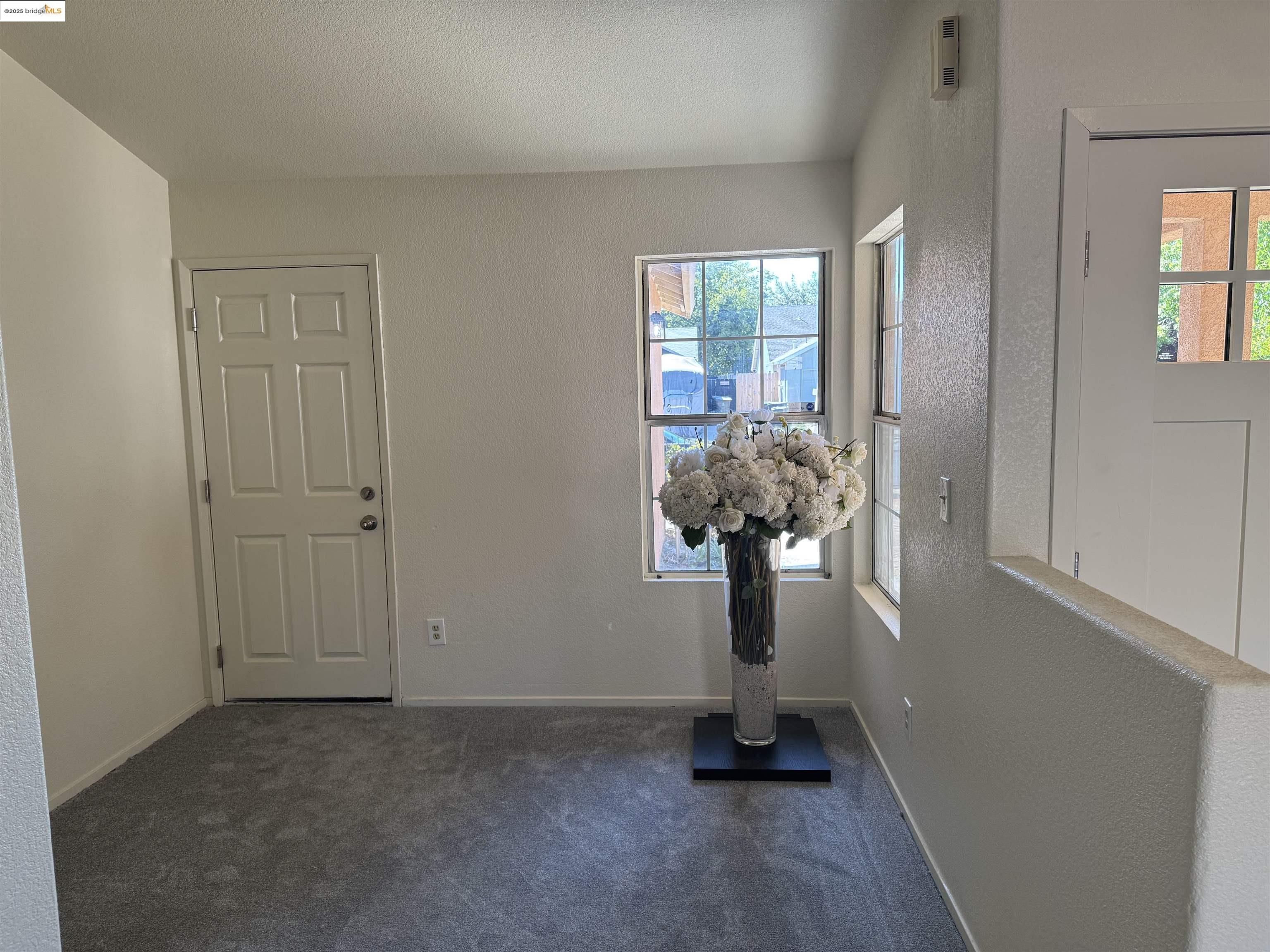 Detail Gallery Image 7 of 11 For 2050 Grey Stone Dr, Stockton,  CA 95206 - 3 Beds | 2 Baths