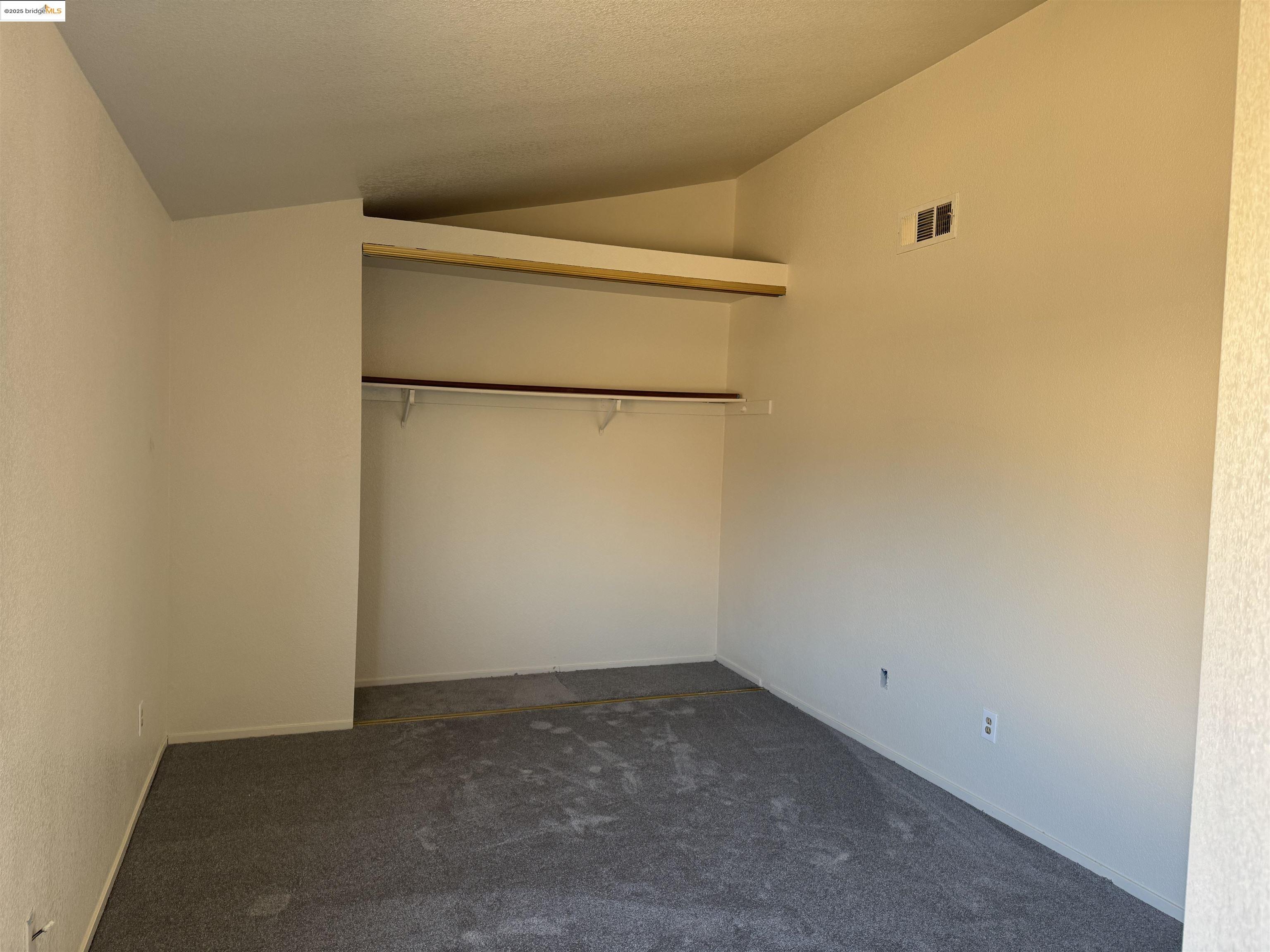 Detail Gallery Image 8 of 11 For 2050 Grey Stone Dr, Stockton,  CA 95206 - 3 Beds | 2 Baths