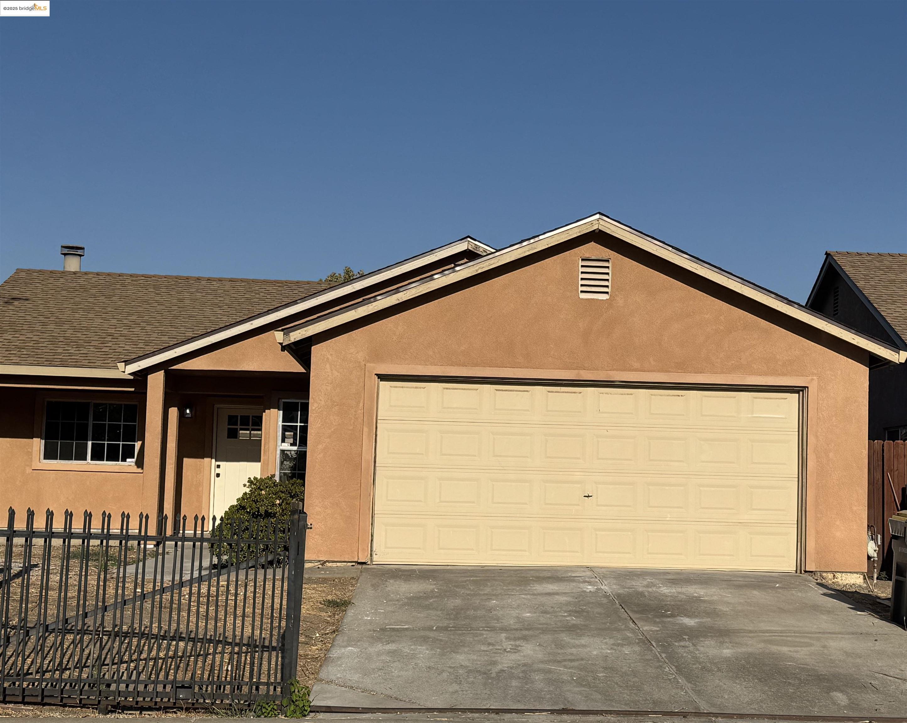 Detail Gallery Image 10 of 11 For 2050 Grey Stone Dr, Stockton,  CA 95206 - 3 Beds | 2 Baths