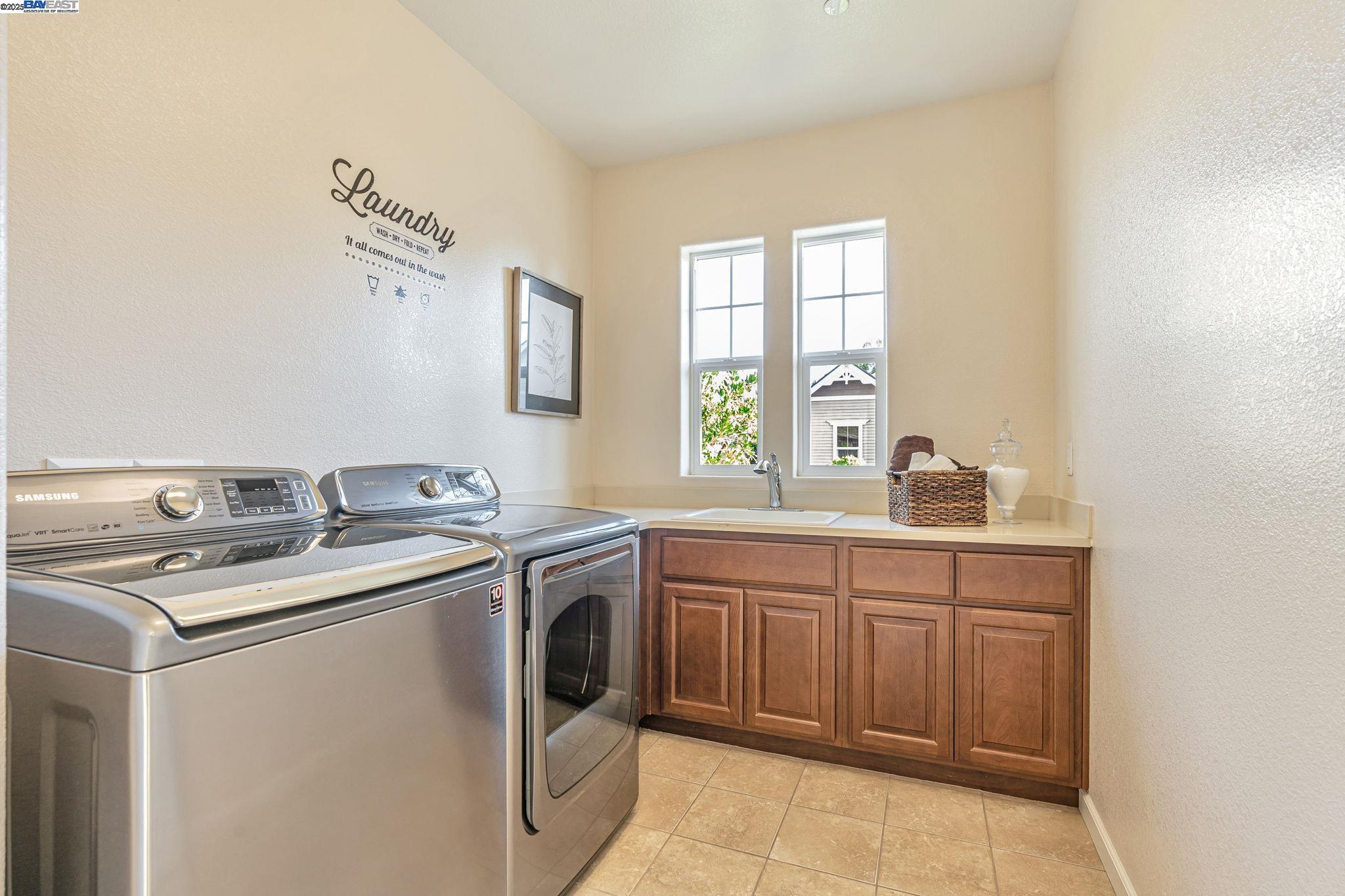 5801 Flora Cmn, Livermore, California 94551, 4 Bedrooms Bedrooms, 8 Rooms Rooms,3 BathroomsBathrooms,Residential,For Sale,5801 Flora Cmn,41106594