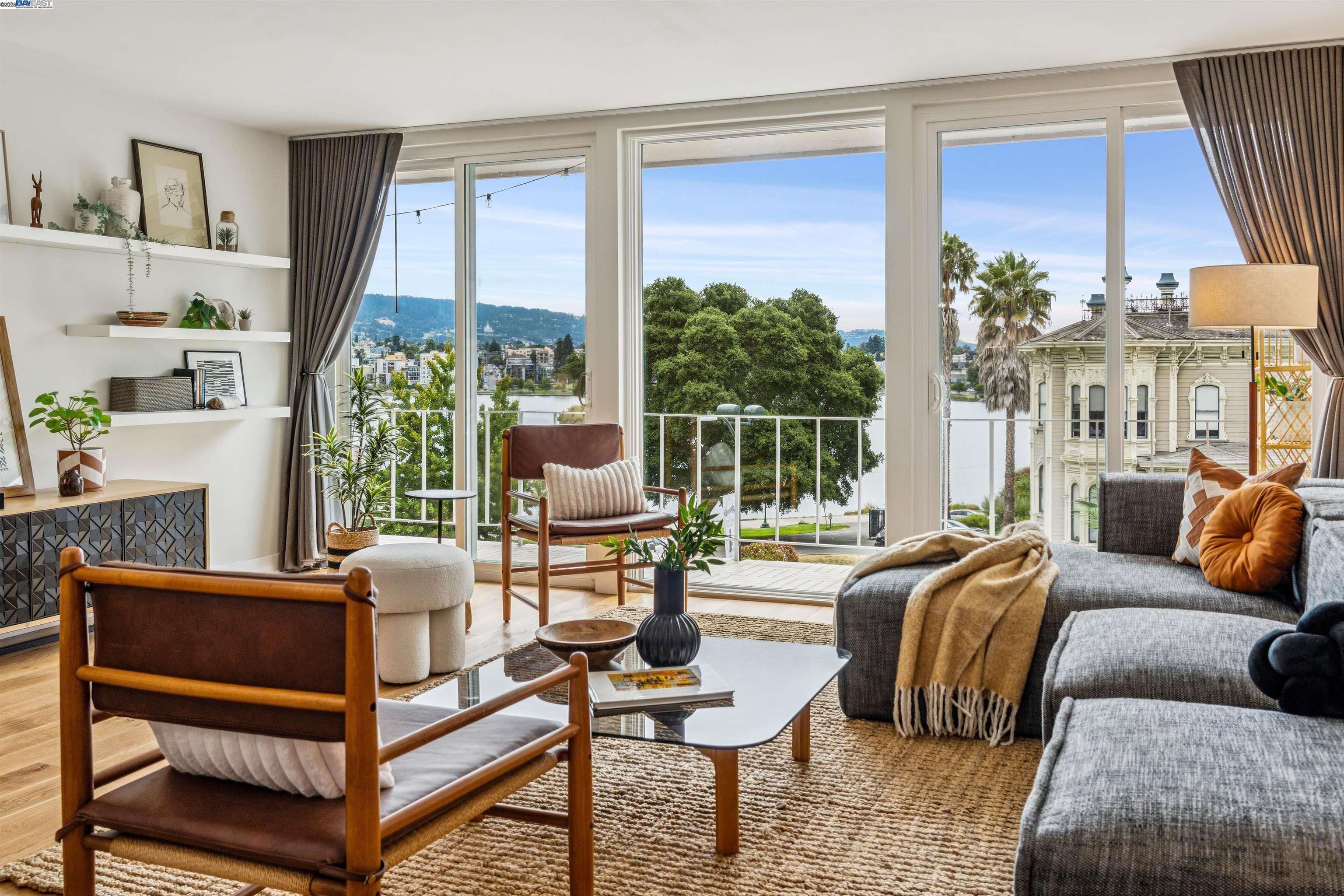 Detail Gallery Image 1 of 1 For 1425 Lakeside Dr #303,  Oakland,  CA 94612 - 2 Beds | 1 Baths