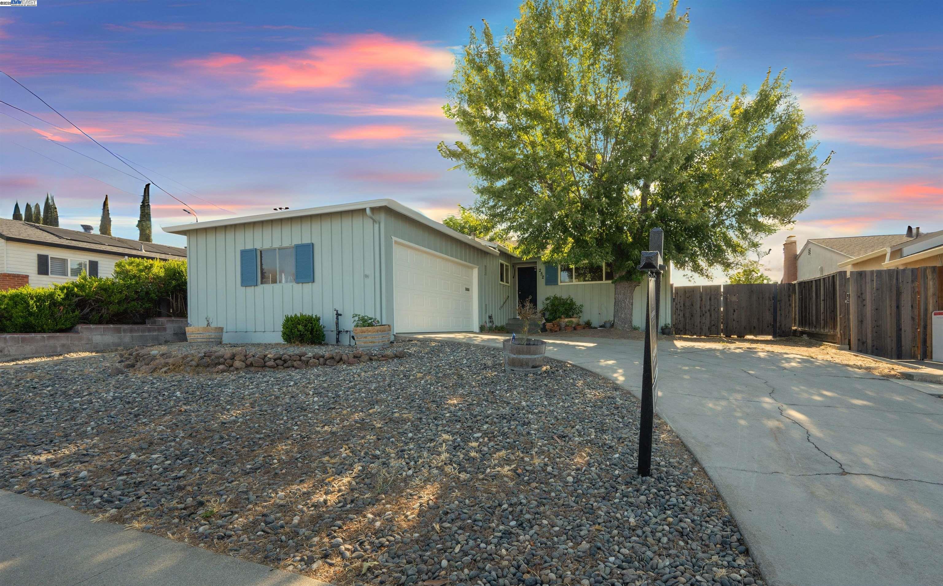 252 Martin Avenue, Livermore, California 94551, 3 Bedrooms Bedrooms, 6 Rooms Rooms,2 BathroomsBathrooms,Residential,For Sale,252 Martin Avenue,41106601