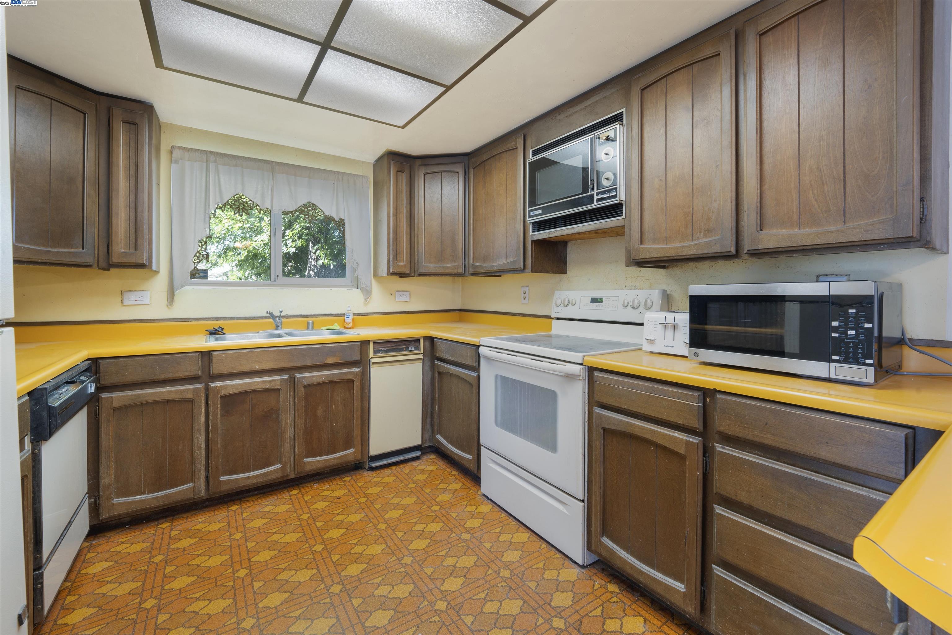252 Martin Avenue, Livermore, California 94551, 3 Bedrooms Bedrooms, 6 Rooms Rooms,2 BathroomsBathrooms,Residential,For Sale,252 Martin Avenue,41106601