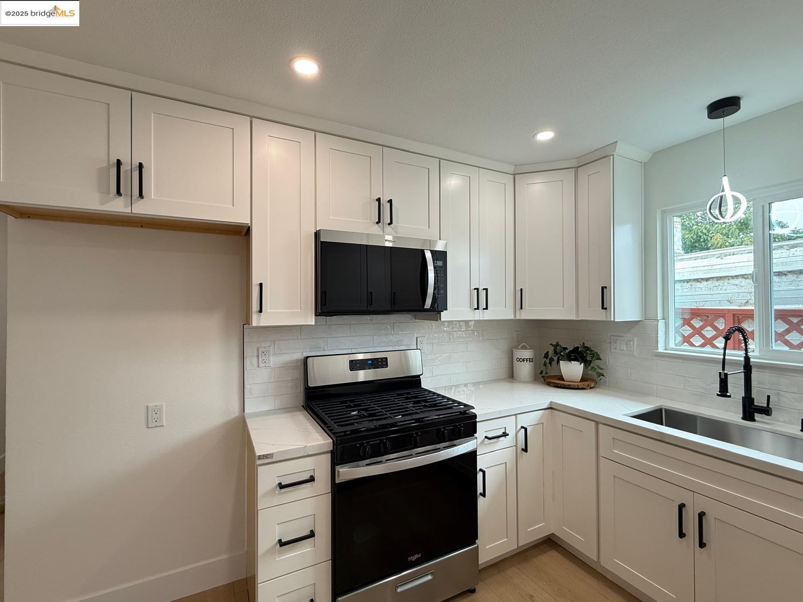 1976 Van Ness St, San Pablo, California 94806, 3 Bedrooms Bedrooms, 6 Rooms Rooms,2 BathroomsBathrooms,Residential,For Sale,1976 Van Ness St,41106604