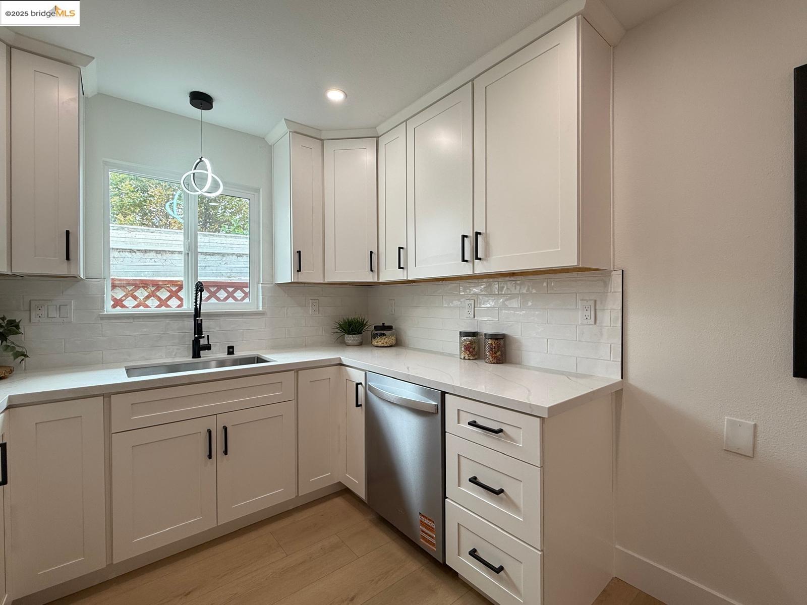 1976 Van Ness St, San Pablo, California 94806, 3 Bedrooms Bedrooms, 6 Rooms Rooms,2 BathroomsBathrooms,Residential,For Sale,1976 Van Ness St,41106604