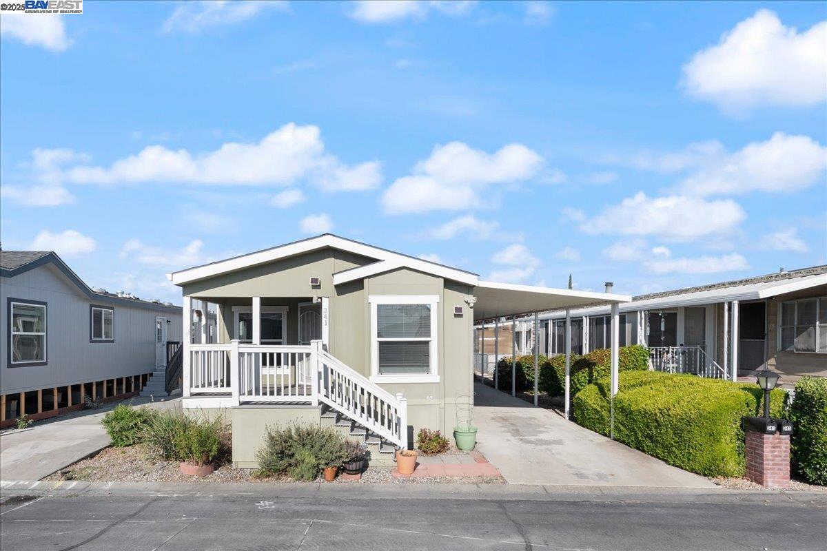 Detail Gallery Image 1 of 44 For 341 Vista Del Rio, Pacheco,  CA 94553 - 3 Beds | 2 Baths