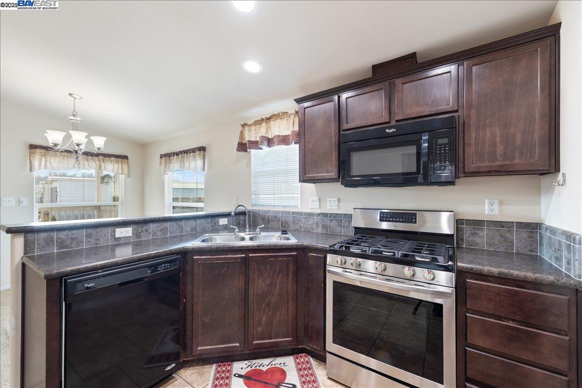 Detail Gallery Image 4 of 44 For 341 Vista Del Rio, Pacheco,  CA 94553 - 3 Beds | 2 Baths