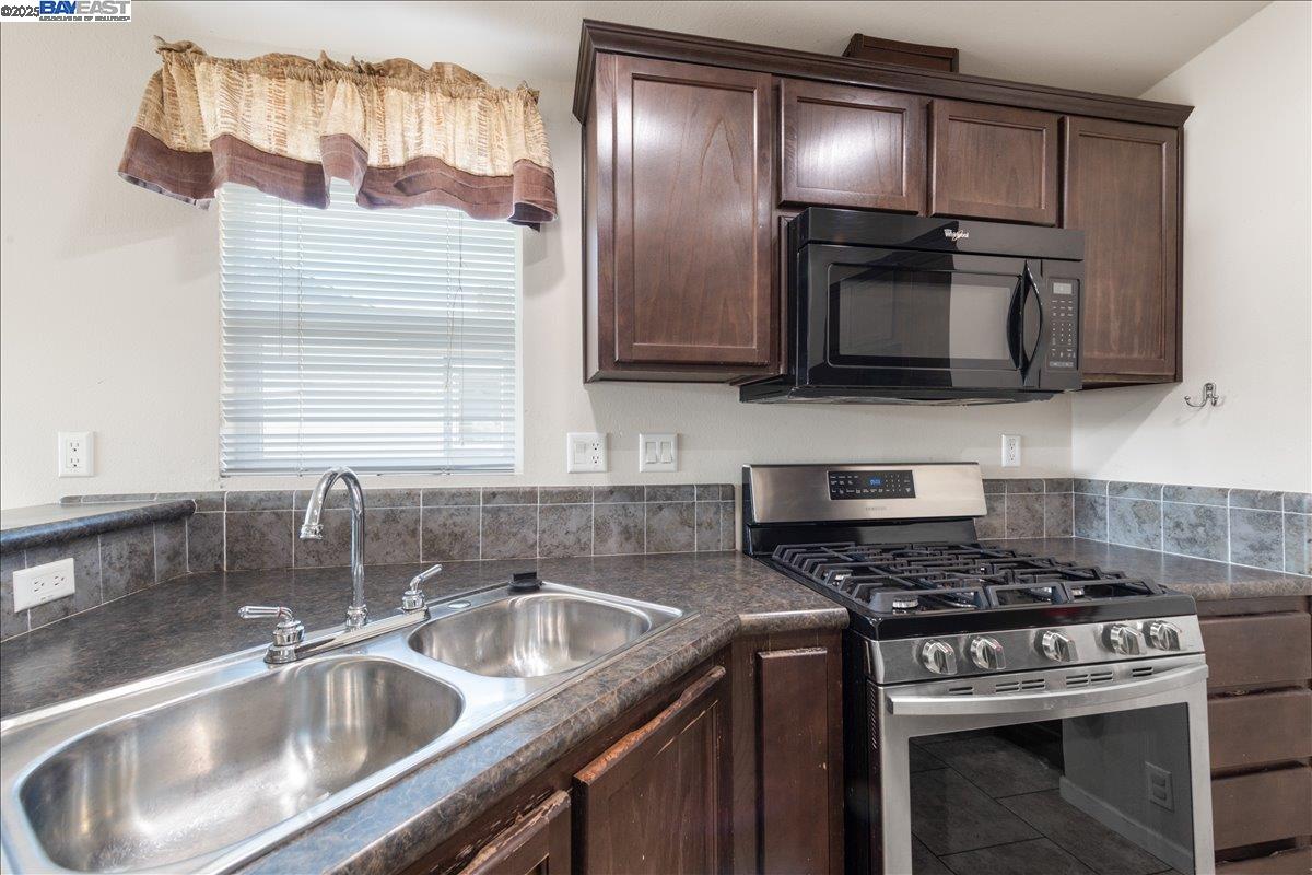Detail Gallery Image 5 of 44 For 341 Vista Del Rio, Pacheco,  CA 94553 - 3 Beds | 2 Baths