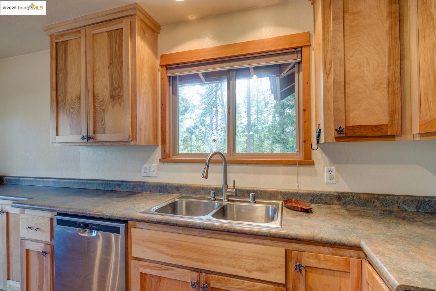 Detail Gallery Image 11 of 57 For 2110 Silverado Way, Arnold,  CA 95223 - 4 Beds | 2 Baths
