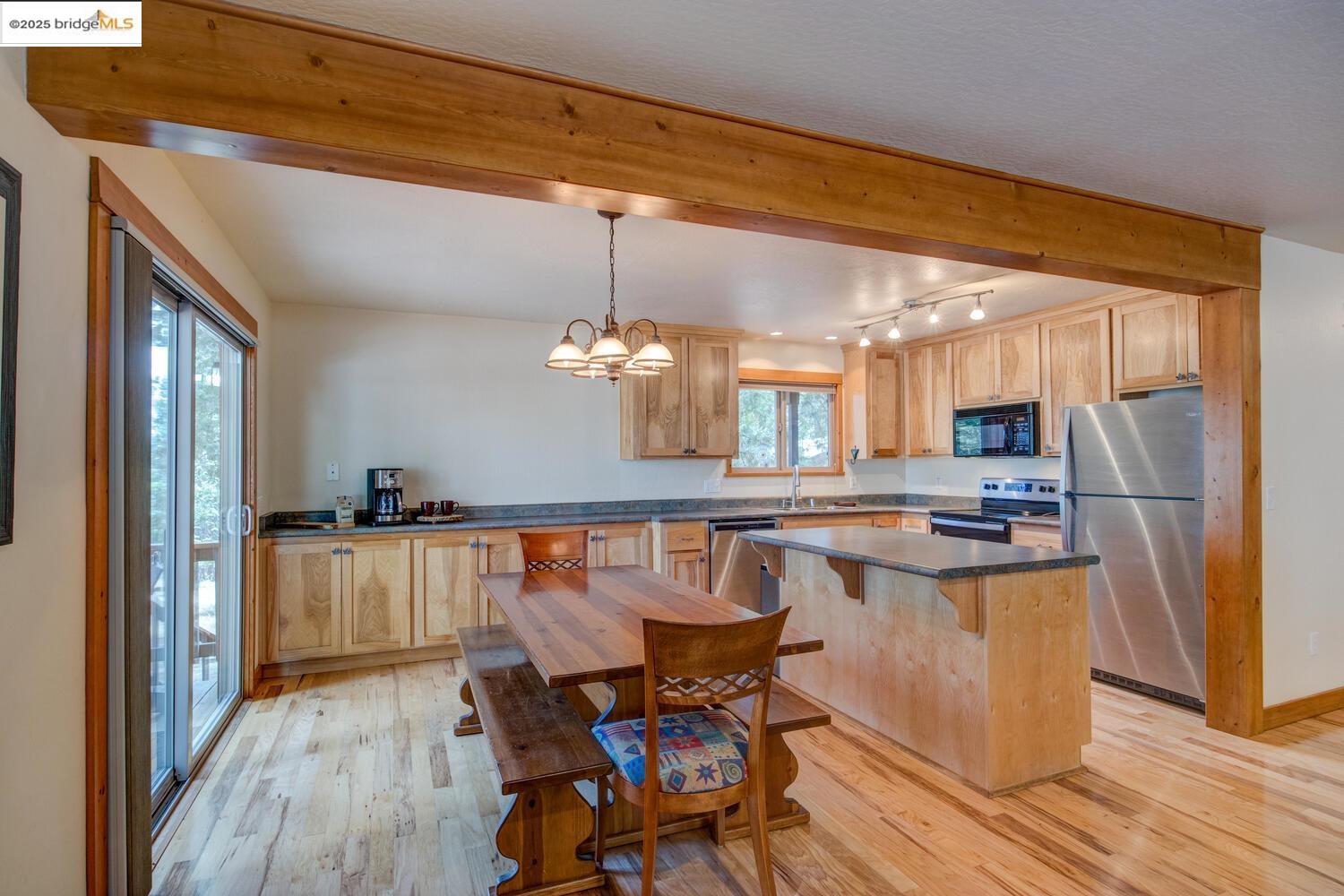 Detail Gallery Image 6 of 57 For 2110 Silverado Way, Arnold,  CA 95223 - 4 Beds | 2 Baths