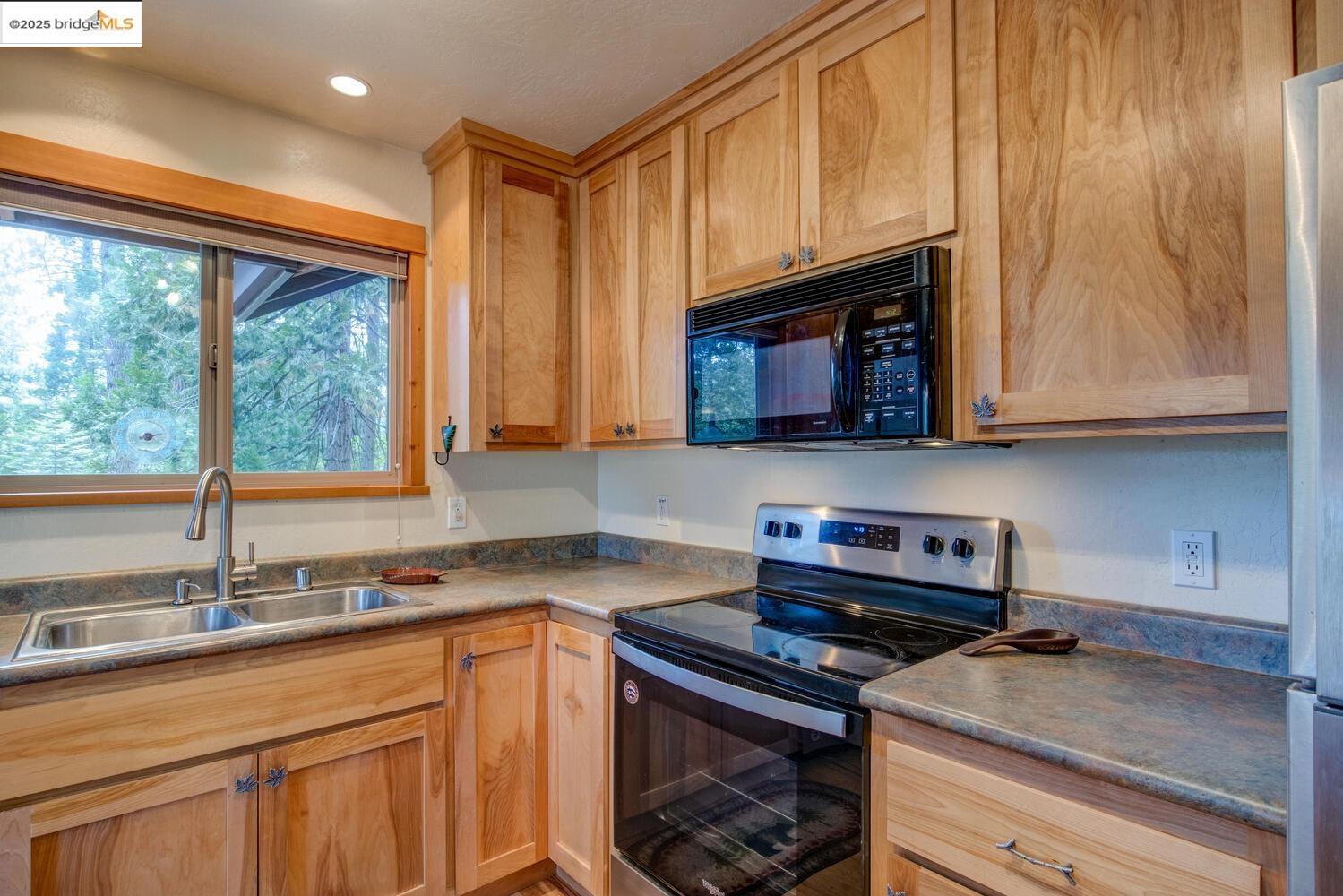 Detail Gallery Image 10 of 57 For 2110 Silverado Way, Arnold,  CA 95223 - 4 Beds | 2 Baths