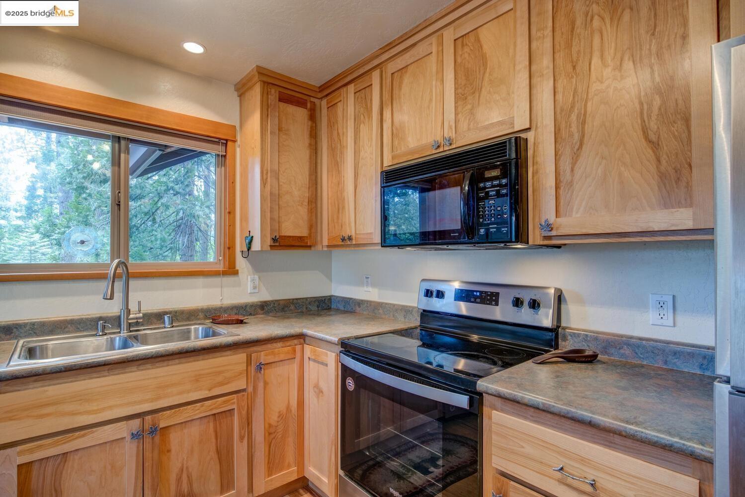 Detail Gallery Image 10 of 57 For 2110 Silverado Way, Arnold,  CA 95223 - 4 Beds | 2 Baths