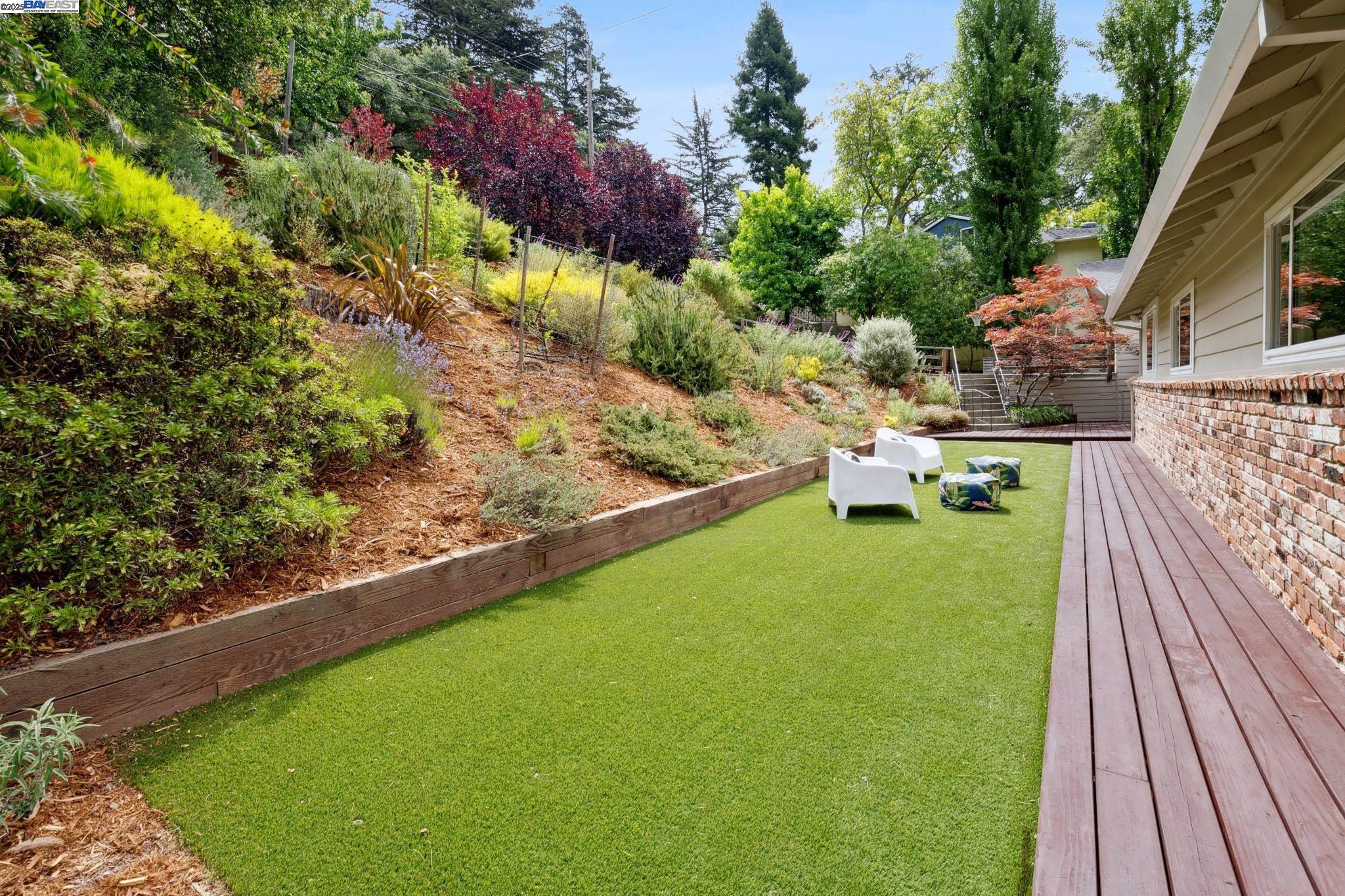 Detail Gallery Image 2 of 53 For 2025 Arrowhead Drive, Oakland,  CA 94611 - 4 Beds | 3 Baths