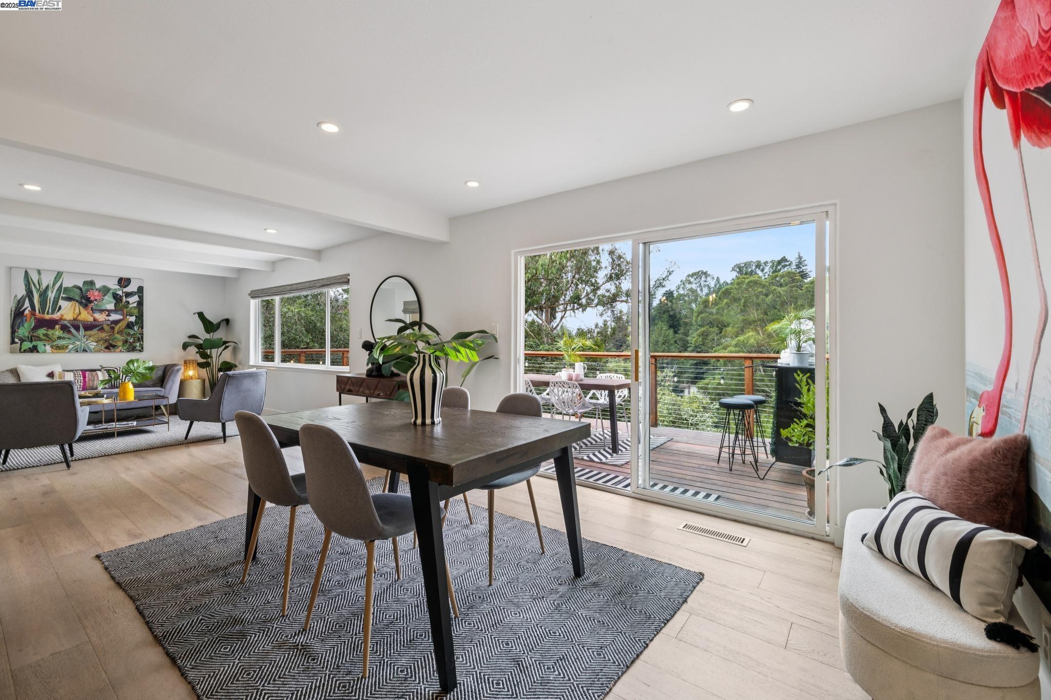 Detail Gallery Image 12 of 53 For 2025 Arrowhead Drive, Oakland,  CA 94611 - 4 Beds | 3 Baths