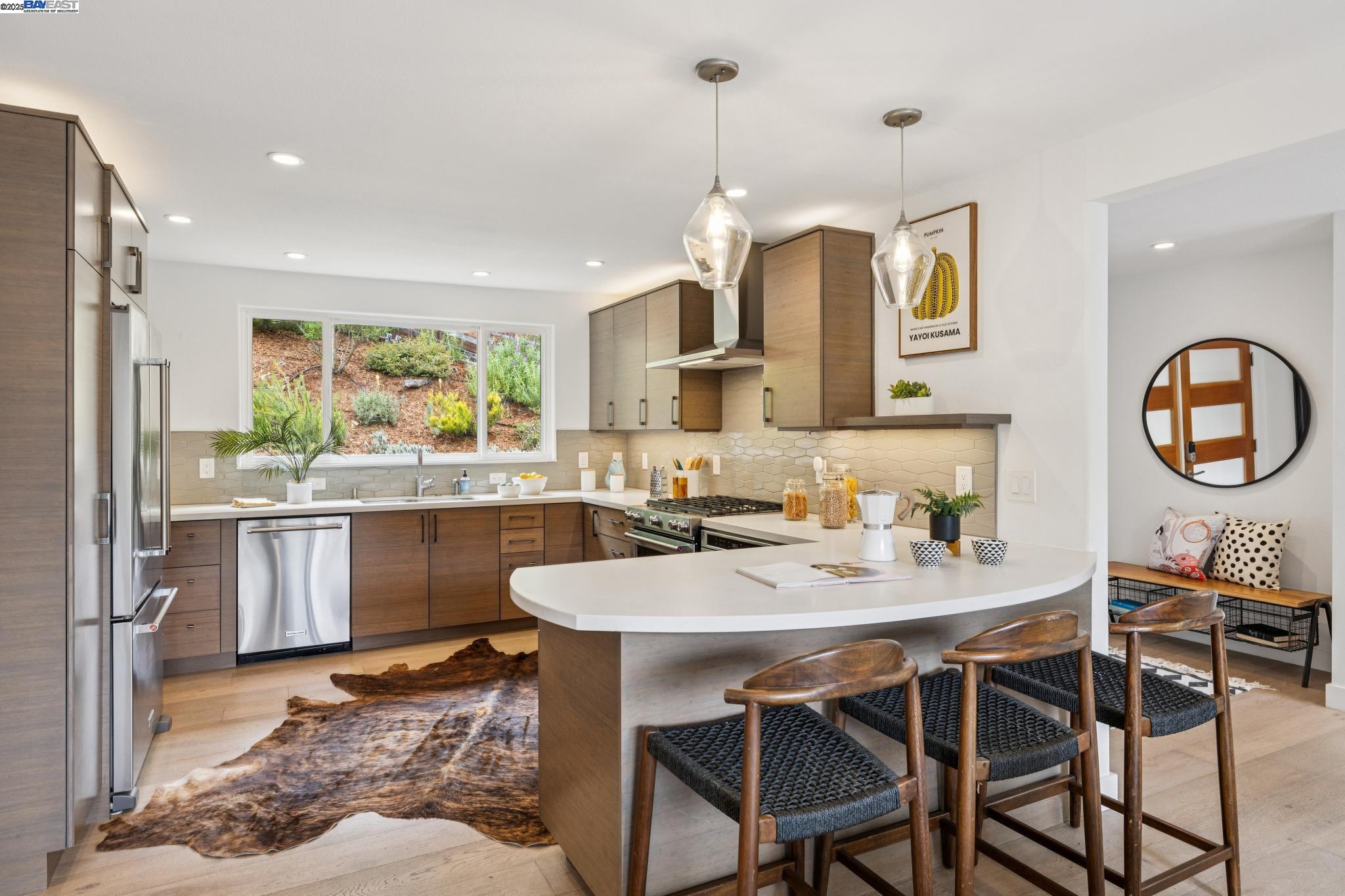 Detail Gallery Image 15 of 53 For 2025 Arrowhead Drive, Oakland,  CA 94611 - 4 Beds | 3 Baths