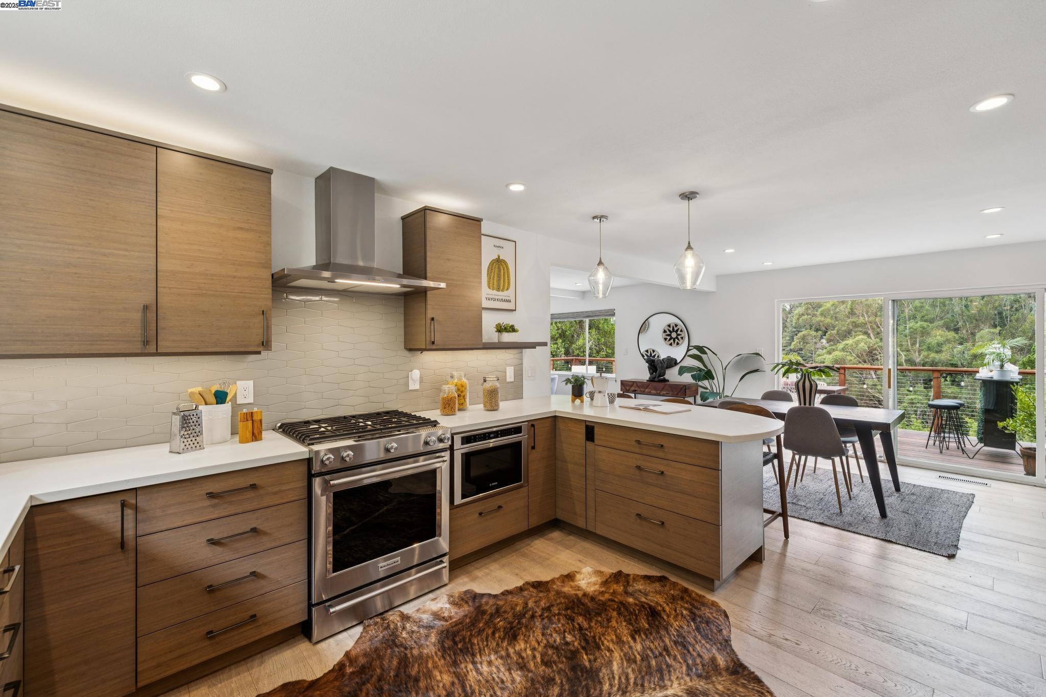 Detail Gallery Image 16 of 53 For 2025 Arrowhead Drive, Oakland,  CA 94611 - 4 Beds | 3 Baths