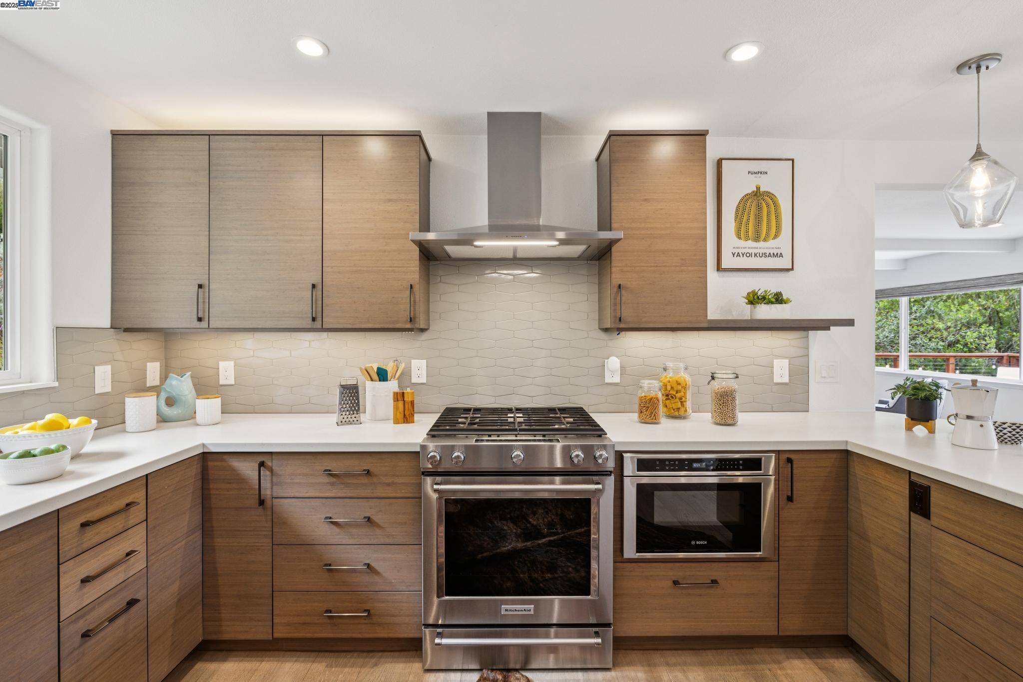 Detail Gallery Image 18 of 53 For 2025 Arrowhead Drive, Oakland,  CA 94611 - 4 Beds | 3 Baths
