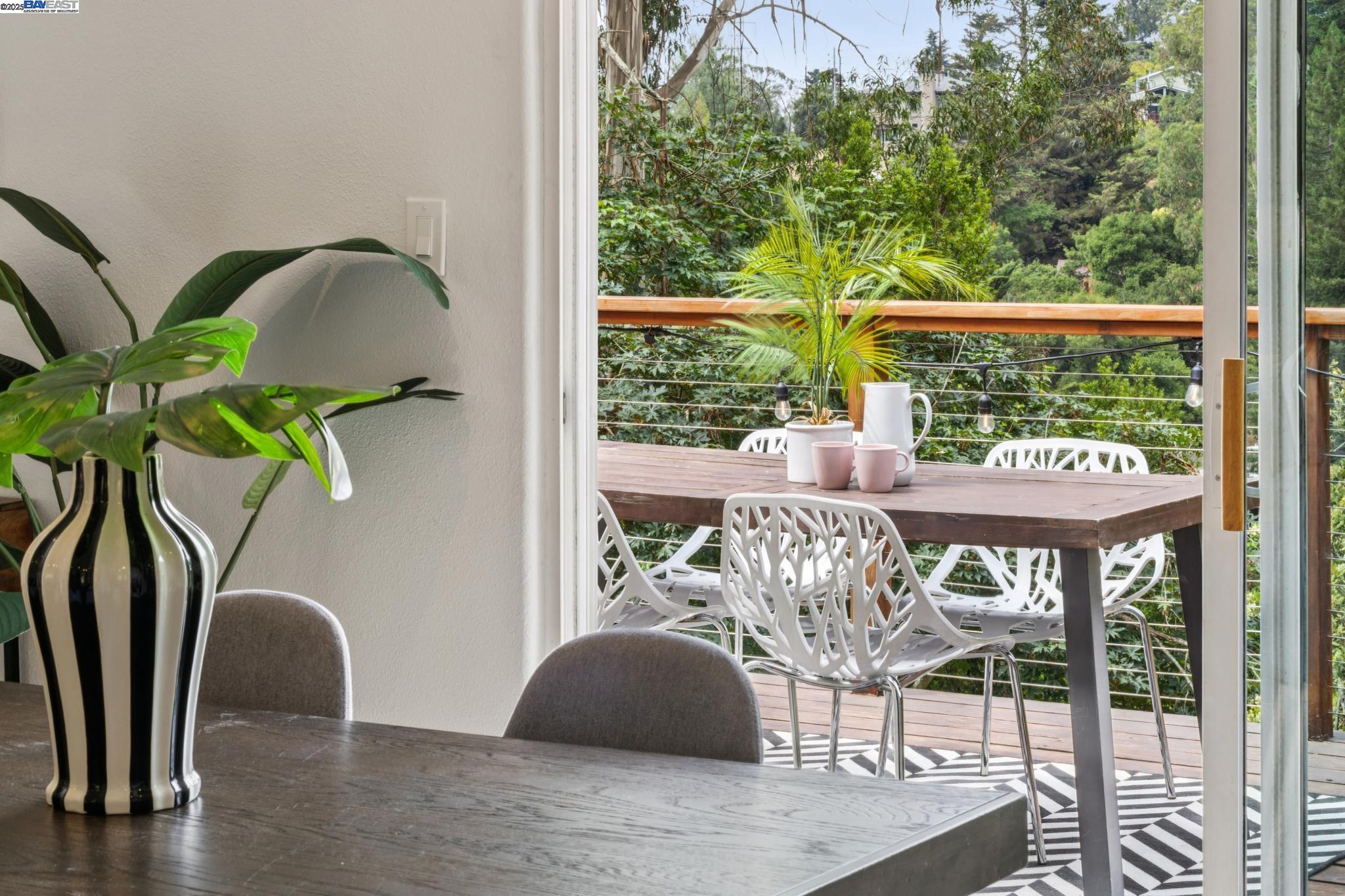 Detail Gallery Image 20 of 53 For 2025 Arrowhead Drive, Oakland,  CA 94611 - 4 Beds | 3 Baths