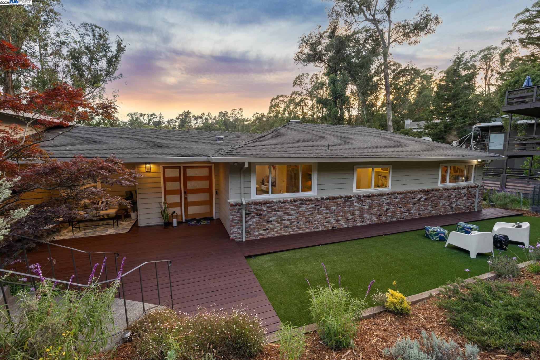 Detail Gallery Image 3 of 53 For 2025 Arrowhead Drive, Oakland,  CA 94611 - 4 Beds | 3 Baths
