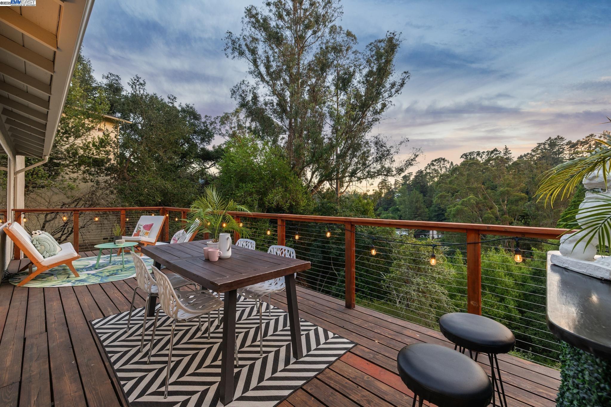 Detail Gallery Image 21 of 53 For 2025 Arrowhead Drive, Oakland,  CA 94611 - 4 Beds | 3 Baths