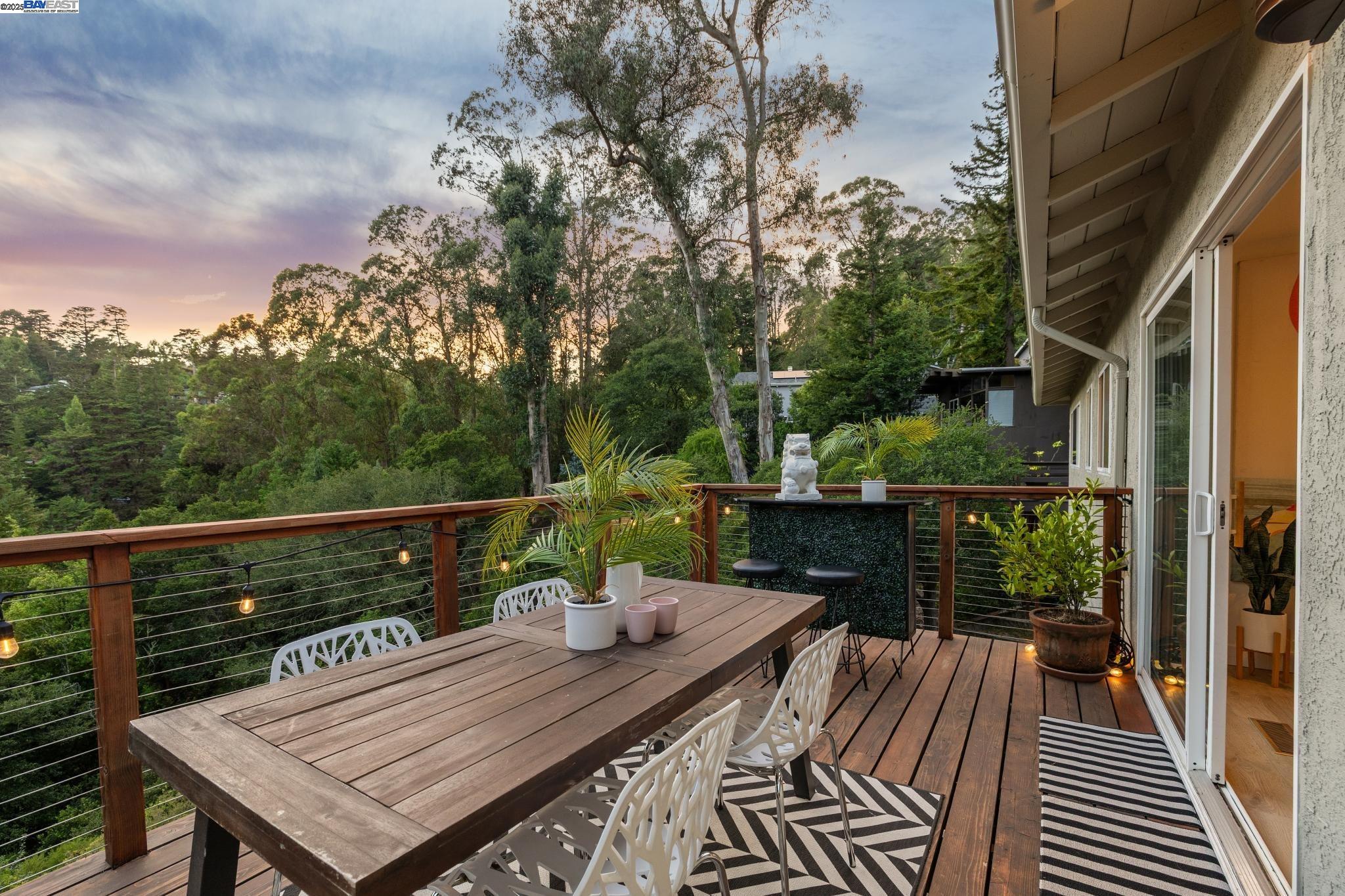 Detail Gallery Image 22 of 53 For 2025 Arrowhead Drive, Oakland,  CA 94611 - 4 Beds | 3 Baths