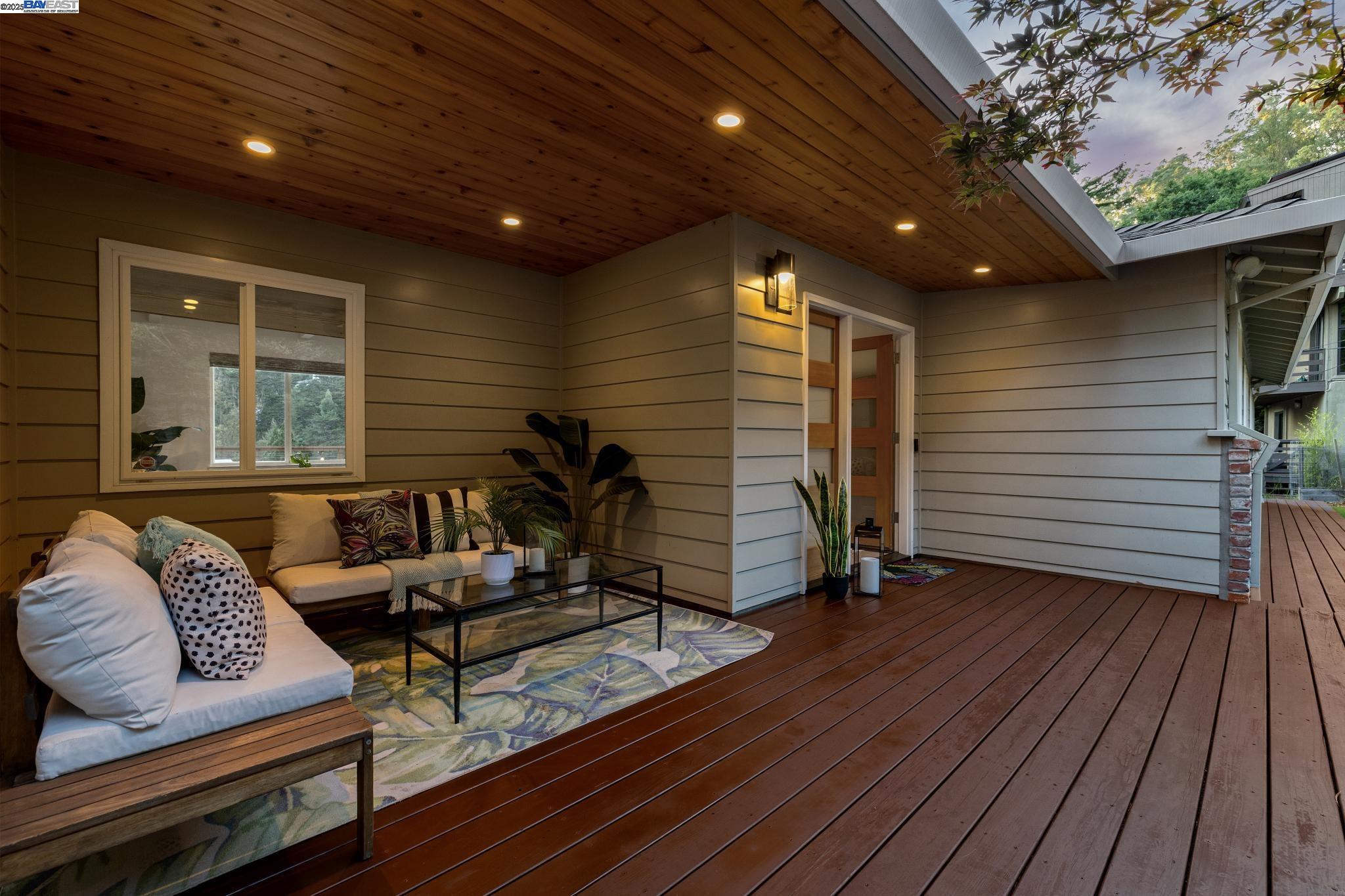 Detail Gallery Image 4 of 53 For 2025 Arrowhead Drive, Oakland,  CA 94611 - 4 Beds | 3 Baths