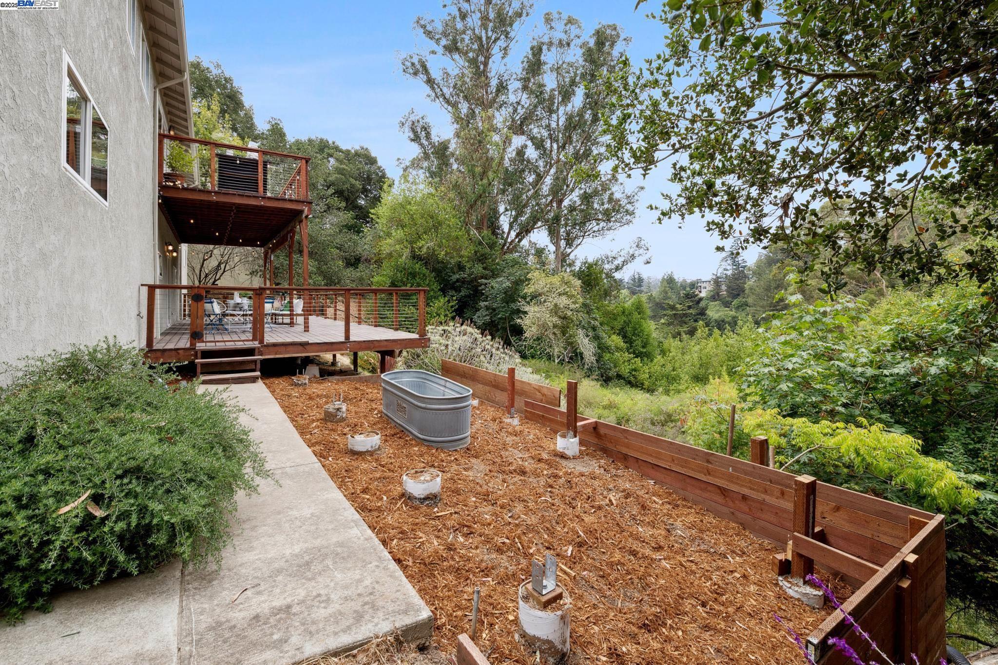 Detail Gallery Image 47 of 53 For 2025 Arrowhead Drive, Oakland,  CA 94611 - 4 Beds | 3 Baths