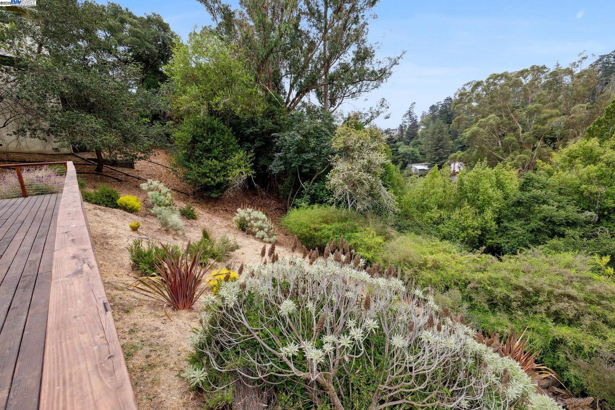 Detail Gallery Image 48 of 53 For 2025 Arrowhead Drive, Oakland,  CA 94611 - 4 Beds | 3 Baths