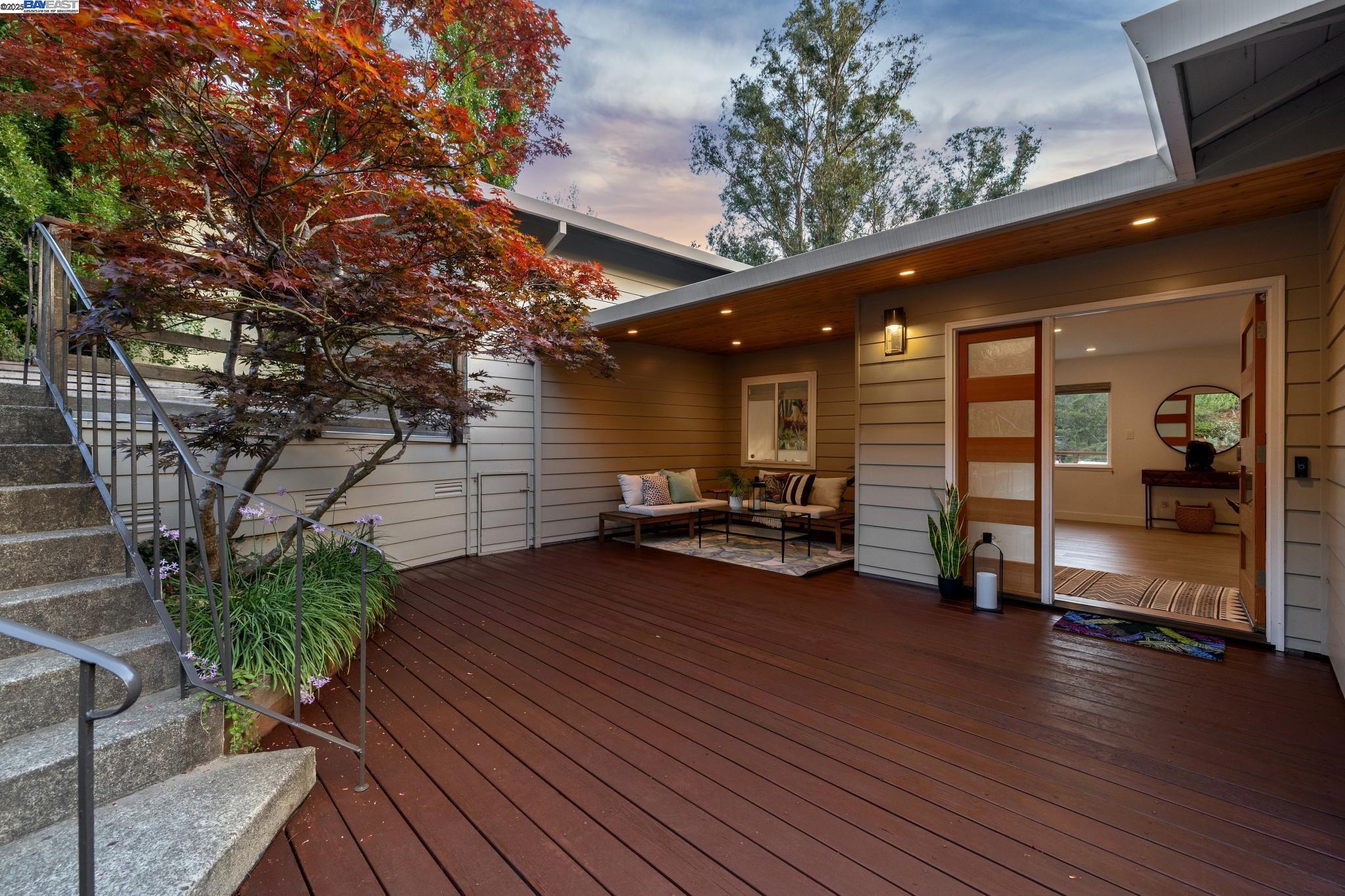 Detail Gallery Image 6 of 53 For 2025 Arrowhead Drive, Oakland,  CA 94611 - 4 Beds | 3 Baths