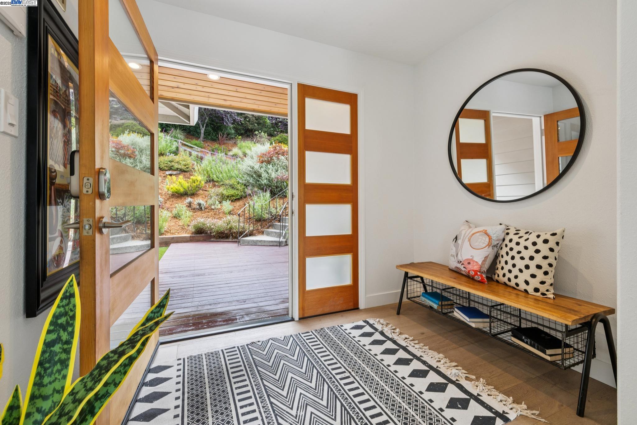 Detail Gallery Image 7 of 53 For 2025 Arrowhead Drive, Oakland,  CA 94611 - 4 Beds | 3 Baths