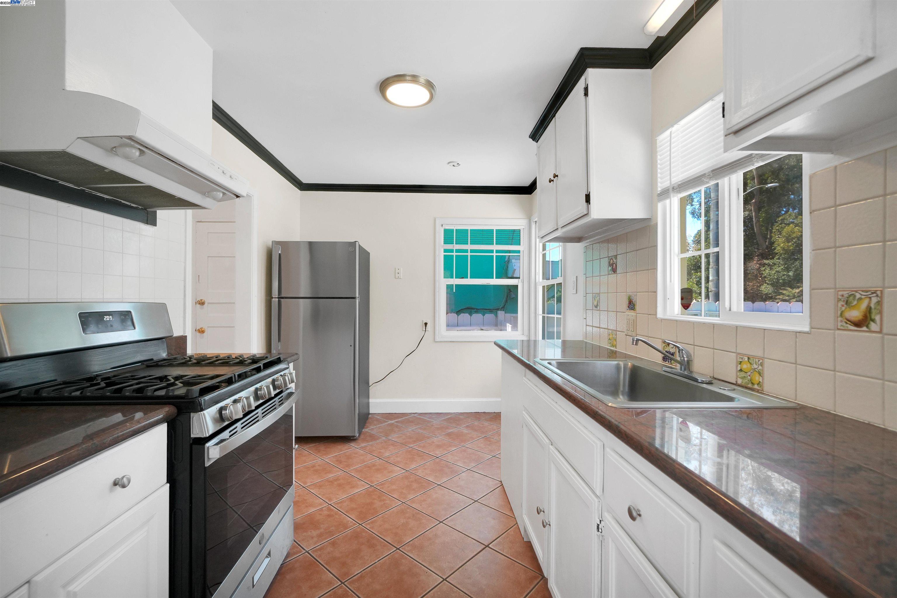 Detail Gallery Image 13 of 55 For 6133 Seminary Ave, Oakland,  CA 94605 - – Beds | – Baths