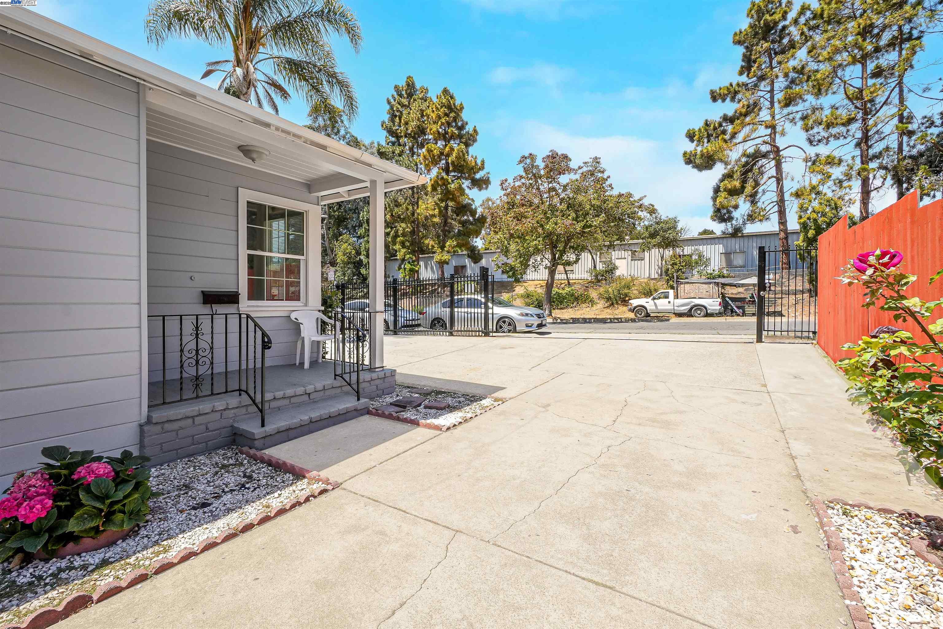 Detail Gallery Image 5 of 55 For 6133 Seminary Ave, Oakland,  CA 94605 - – Beds | – Baths