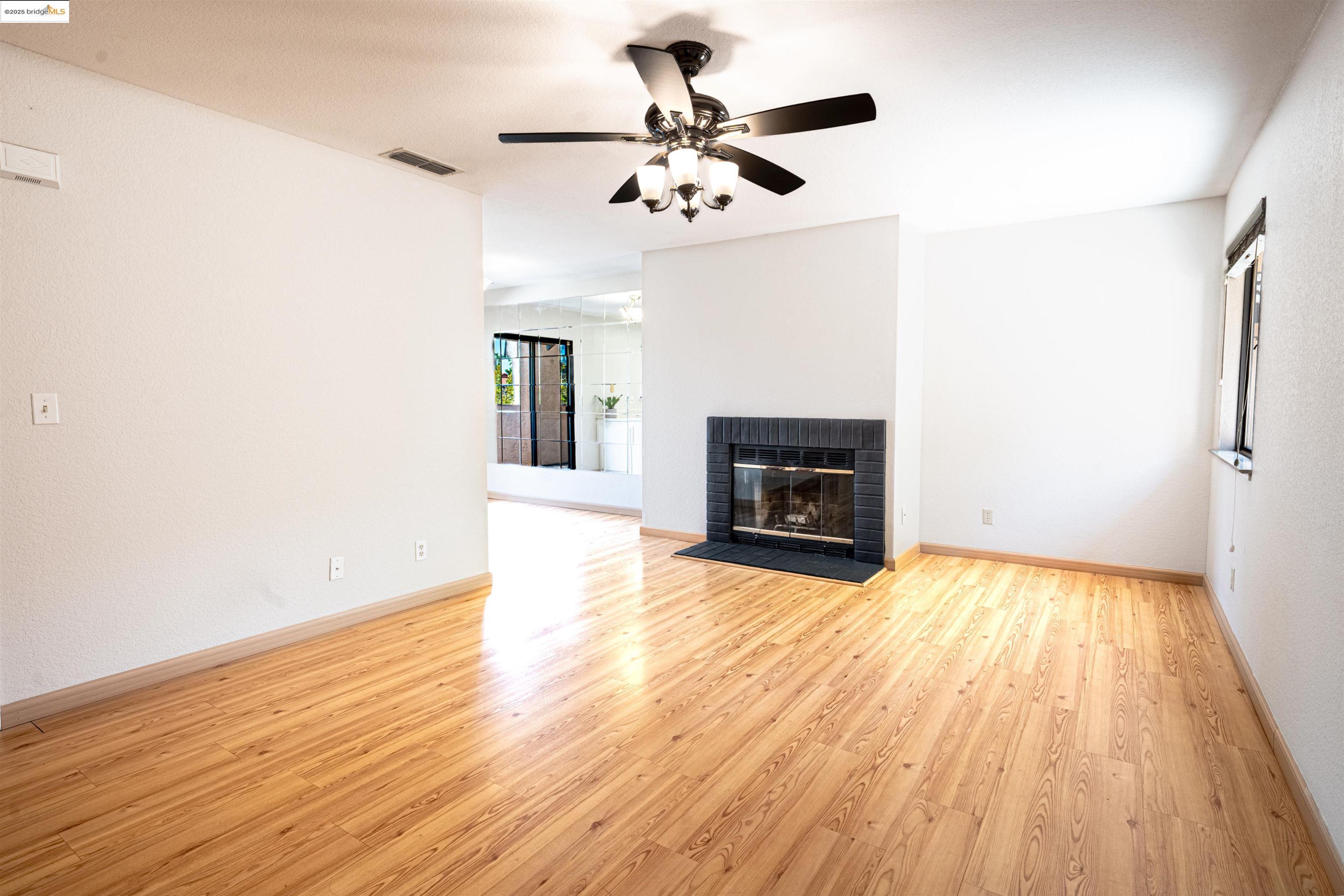 Photo #2: 41106629 Listing 