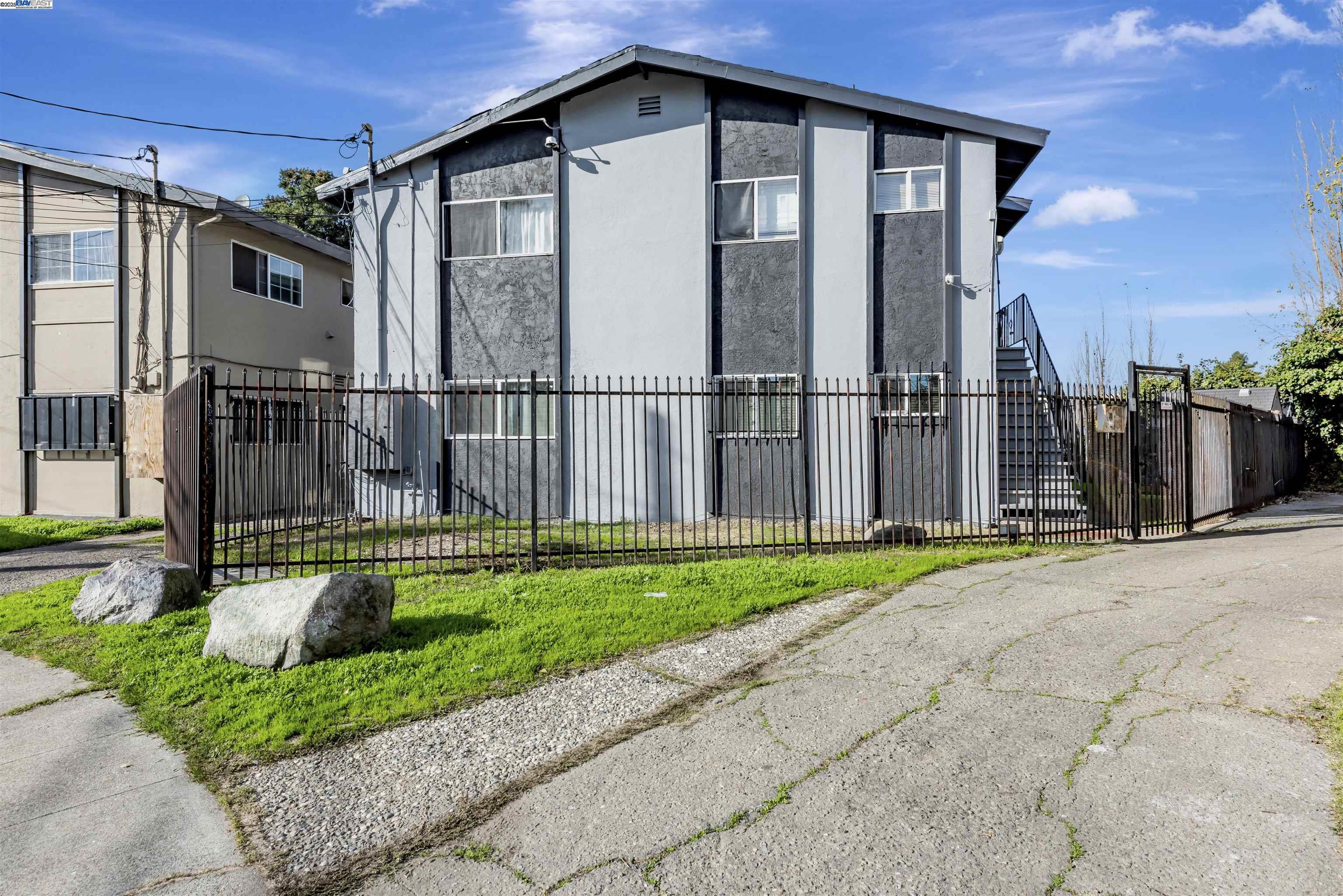 Detail Gallery Image 1 of 25 For 107 Catron Dr, Oakland,  CA 94603 - – Beds | – Baths