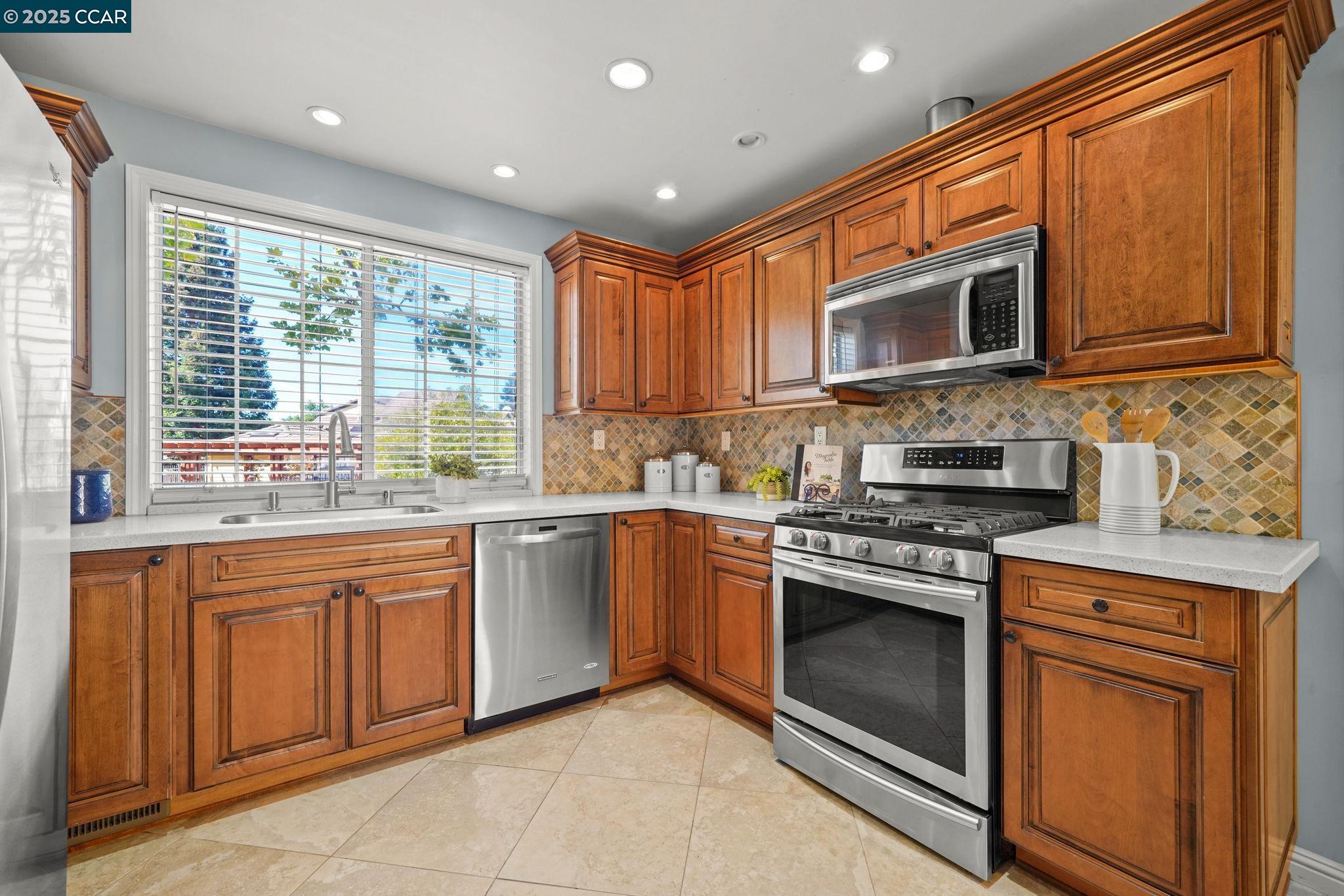 Detail Gallery Image 9 of 30 For 1343 Shell Ln, Clayton,  CA 94517 - 2 Beds | 2 Baths