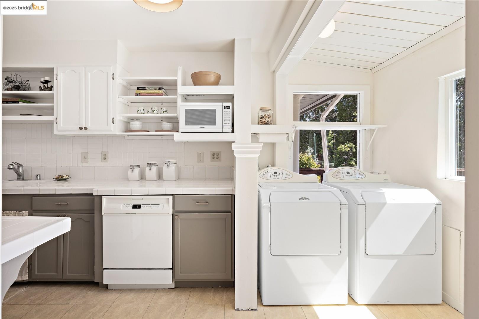 Detail Gallery Image 12 of 60 For 2871 Stephen Dr, Richmond,  CA 94803 - 5 Beds | 2 Baths