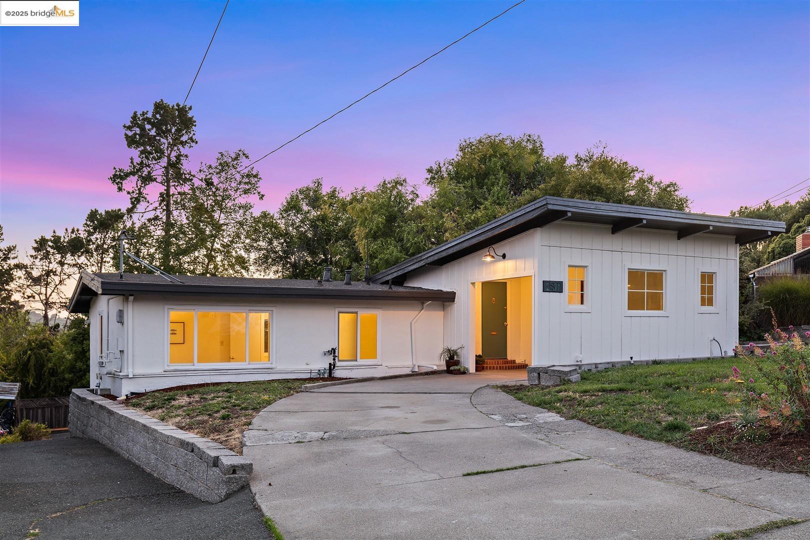 Detail Gallery Image 3 of 60 For 2871 Stephen Dr, Richmond,  CA 94803 - 5 Beds | 2 Baths