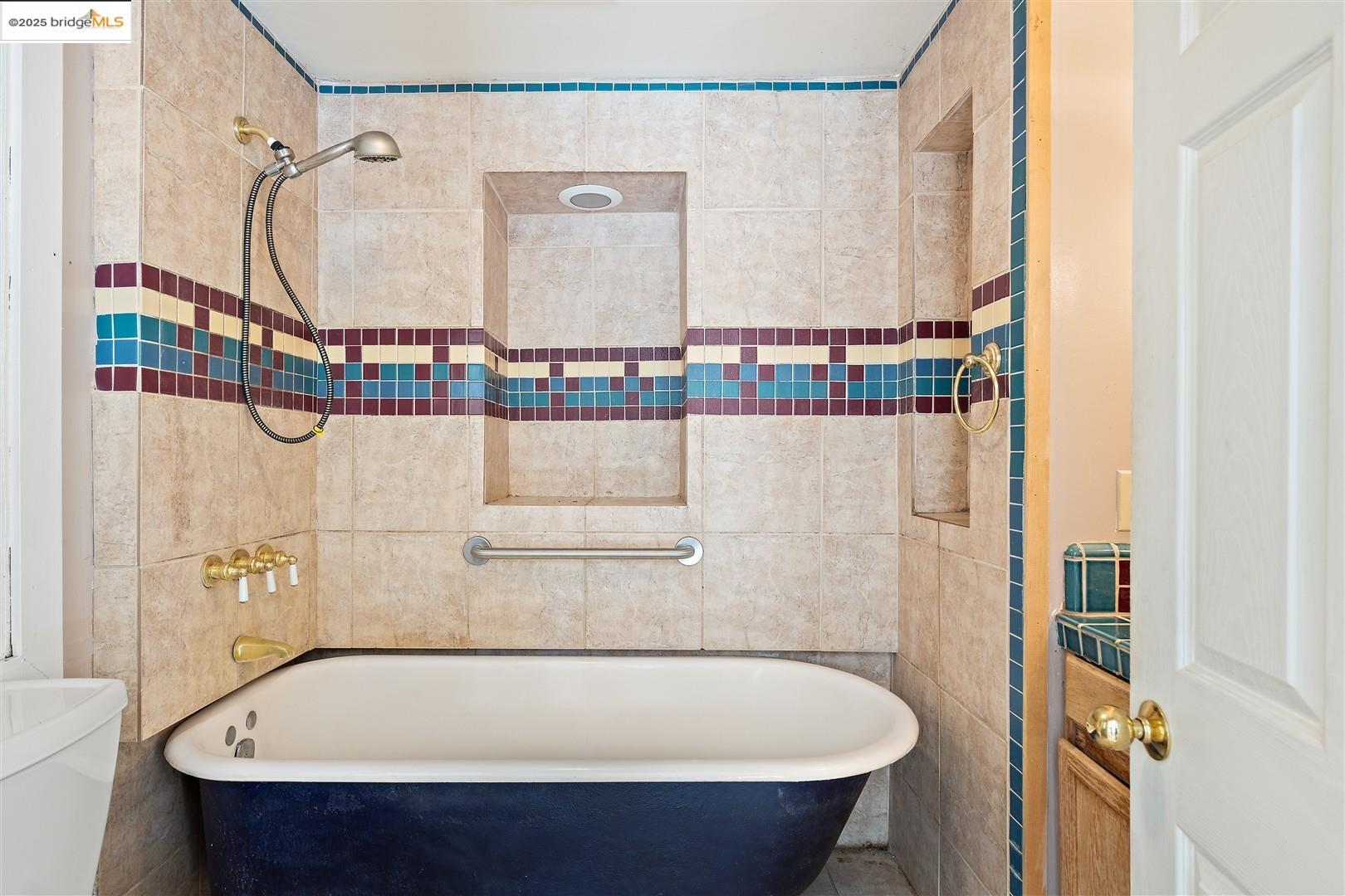 Detail Gallery Image 39 of 60 For 2871 Stephen Dr, Richmond,  CA 94803 - 5 Beds | 2 Baths