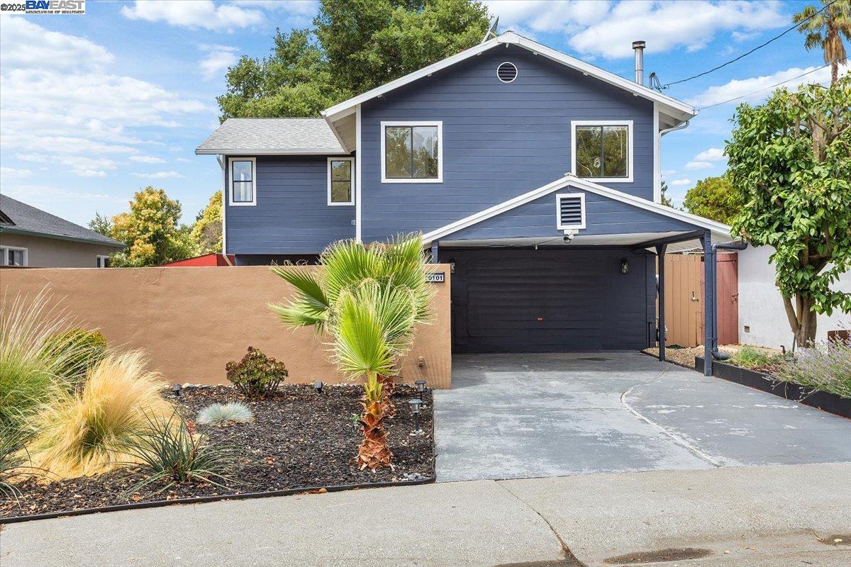 Detail Gallery Image 2 of 51 For 20101 Catalina Dr, Castro Valley,  CA 94546 - 4 Beds | 2 Baths