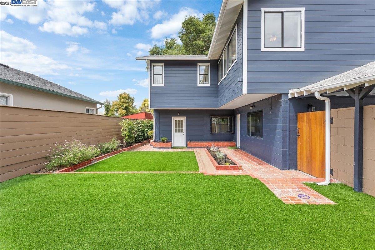 Detail Gallery Image 11 of 51 For 20101 Catalina Dr, Castro Valley,  CA 94546 - 4 Beds | 2 Baths