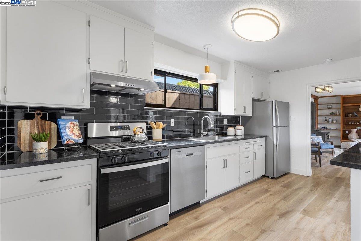 Detail Gallery Image 21 of 51 For 20101 Catalina Dr, Castro Valley,  CA 94546 - 4 Beds | 2 Baths