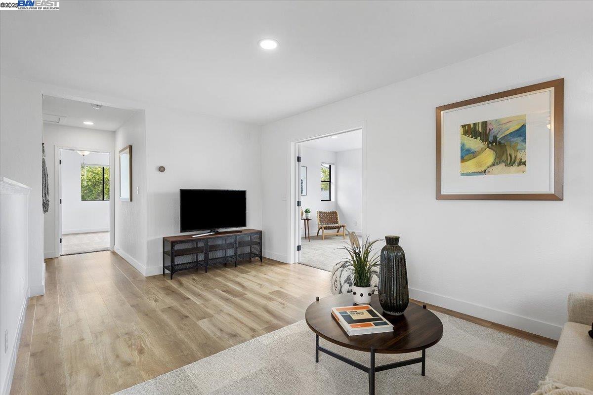 Detail Gallery Image 33 of 51 For 20101 Catalina Dr, Castro Valley,  CA 94546 - 4 Beds | 2 Baths